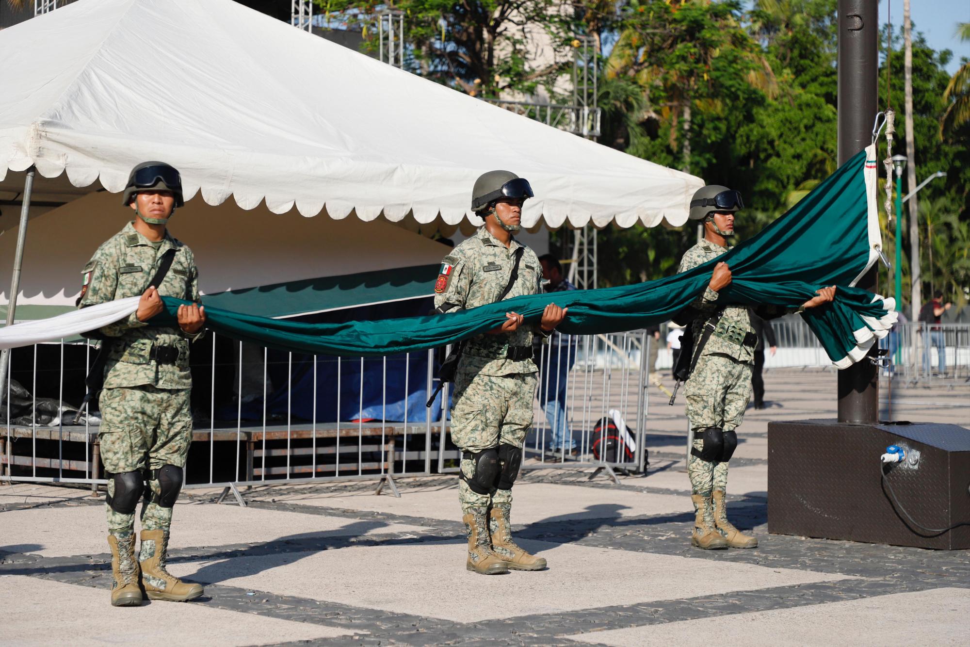 Inician festejos patrios con honores a la bandera en Palacio de Gobierno