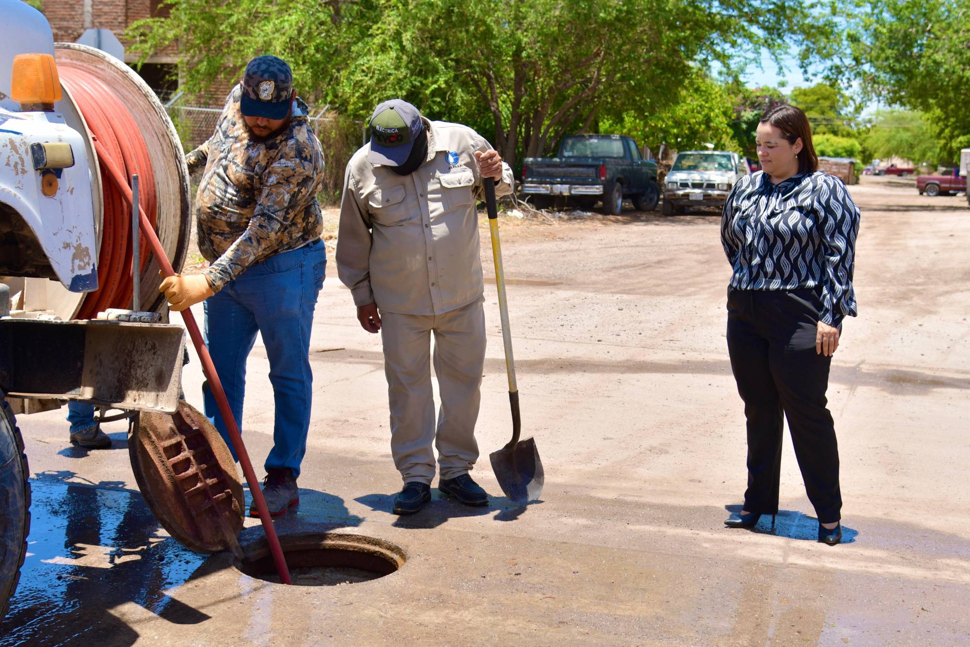 $!Atienden brotes de drenaje tras primeras lluvias en Salvador Alvarado