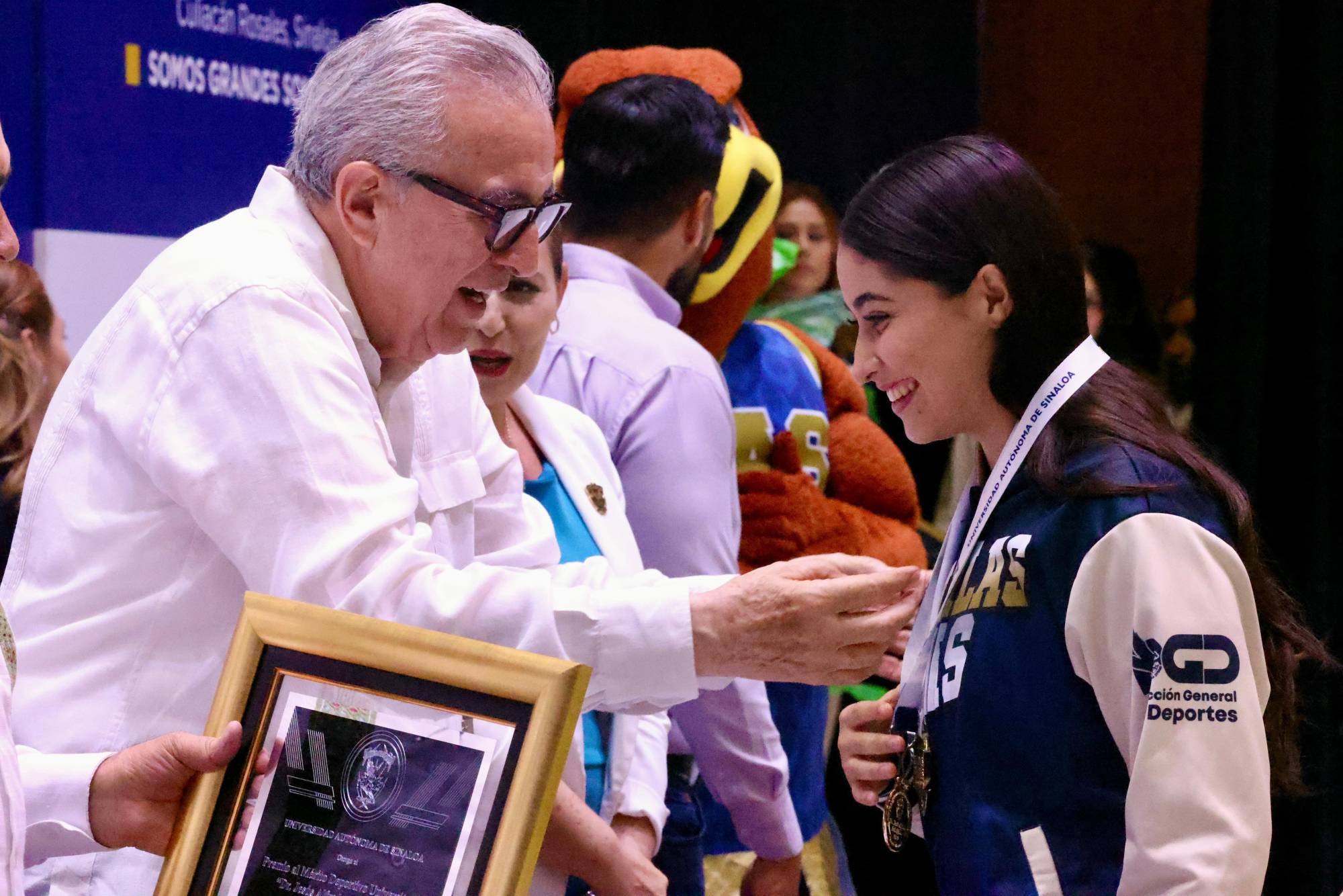 $!Reconocen a deportistas de la UAS en entrega de estímulos