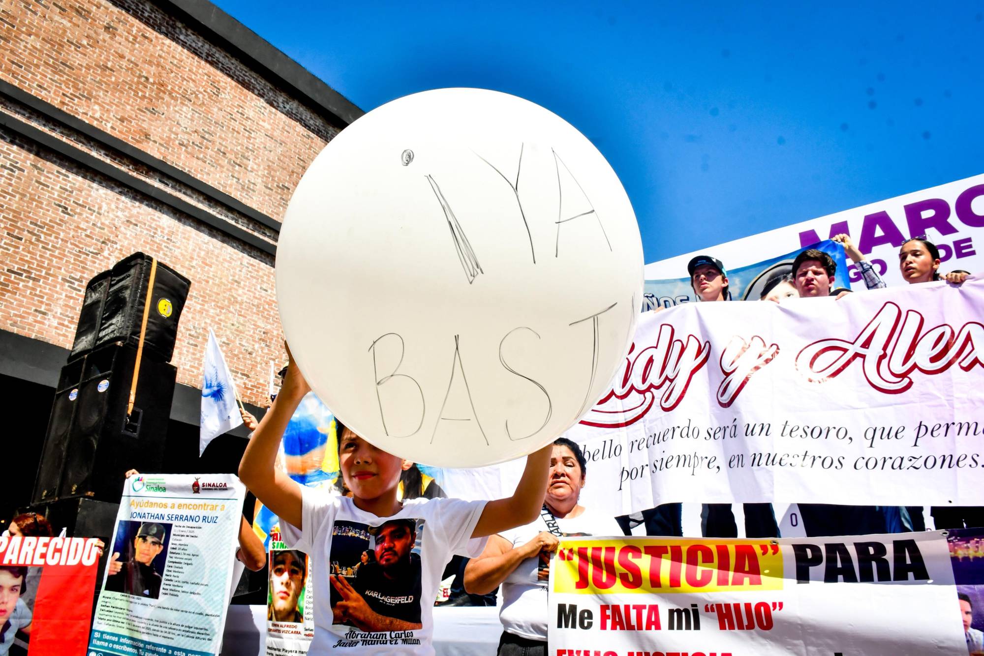 $!Familiares exigen a Sheinbaum justicia por las niñas Leidy y Alexa; fueron víctimas del Ejército, dicen