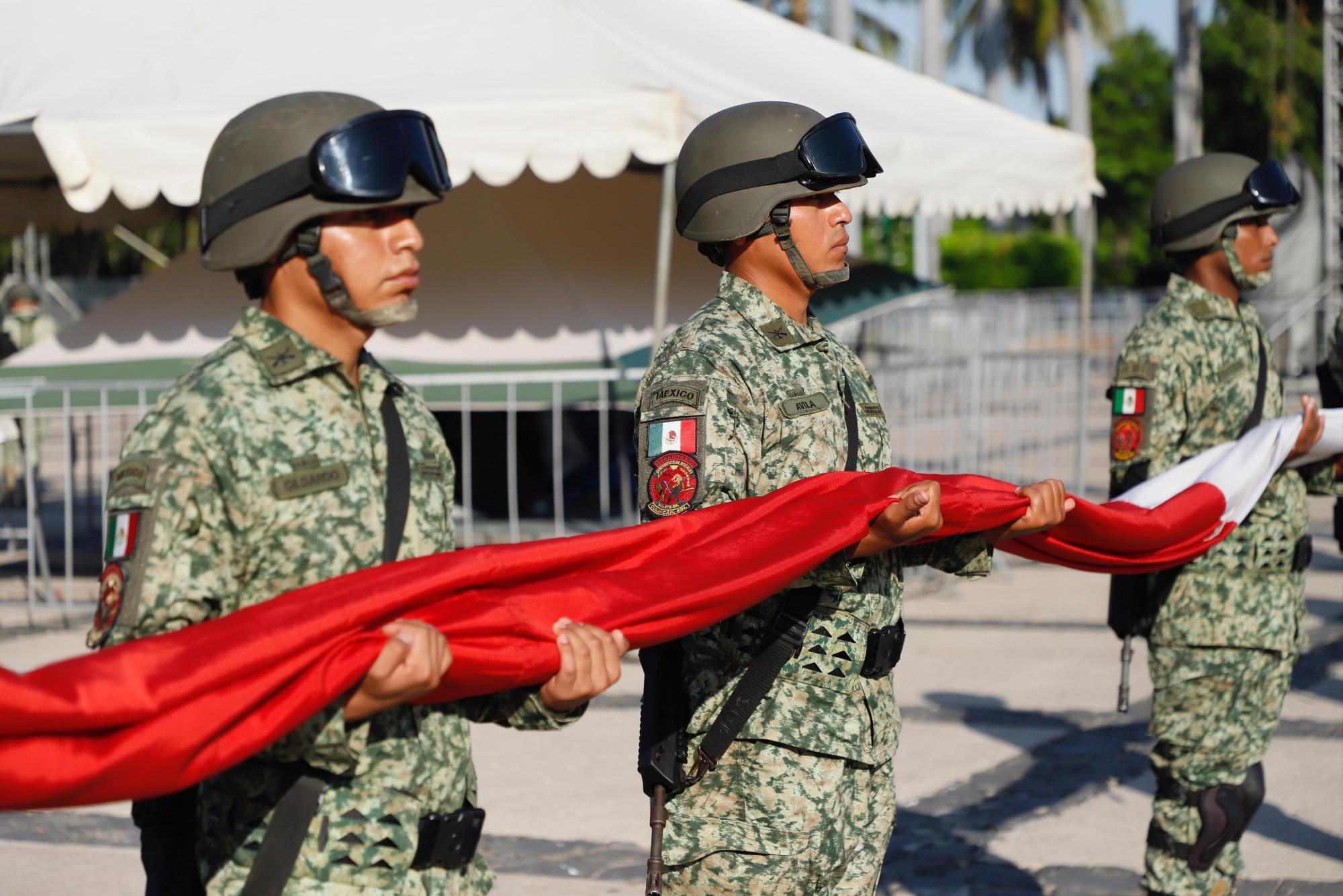 Inician festejos patrios con honores a la bandera en Palacio de Gobierno