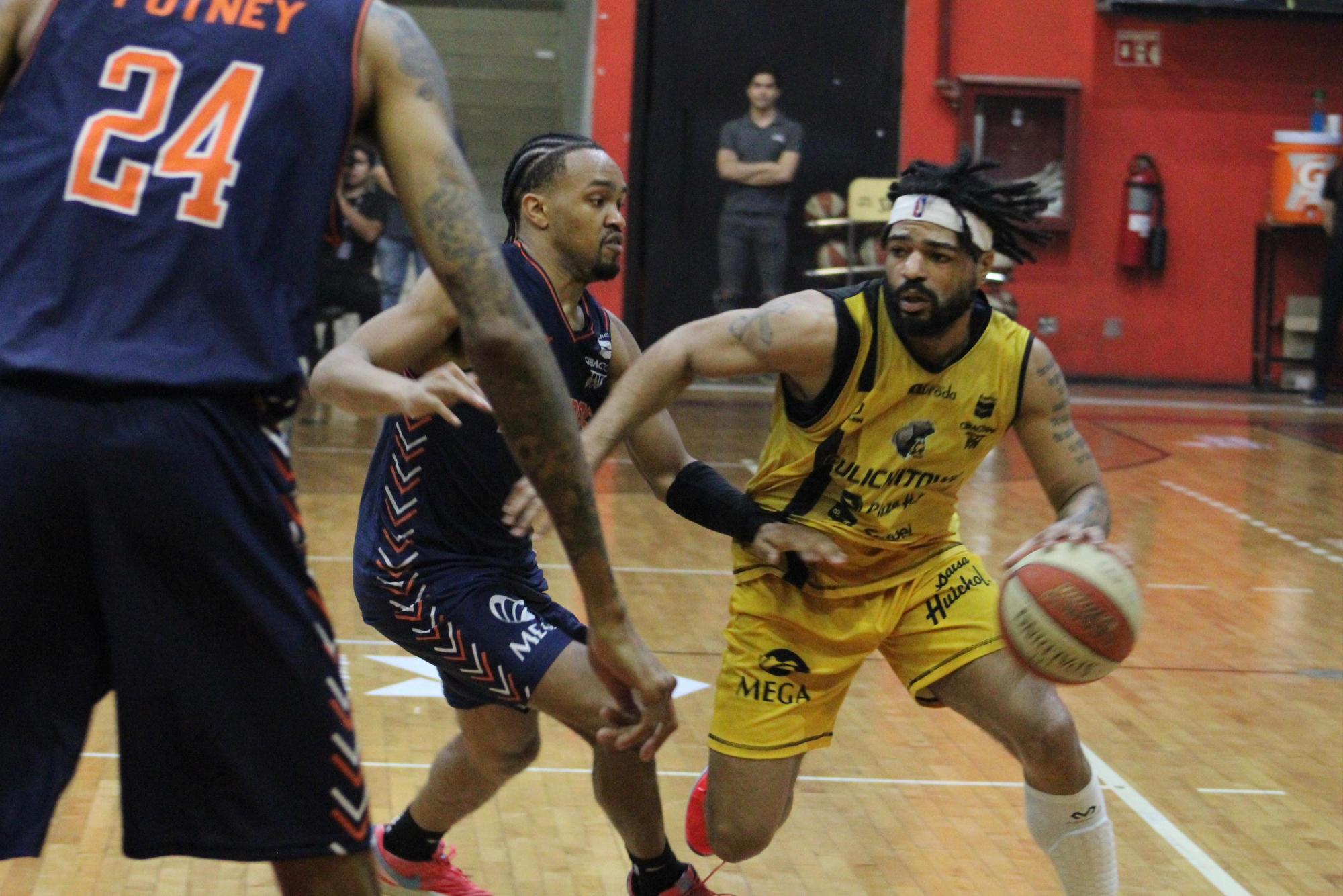 $!Tropieza Caballeros de Culiacán en casa ante Pioneros