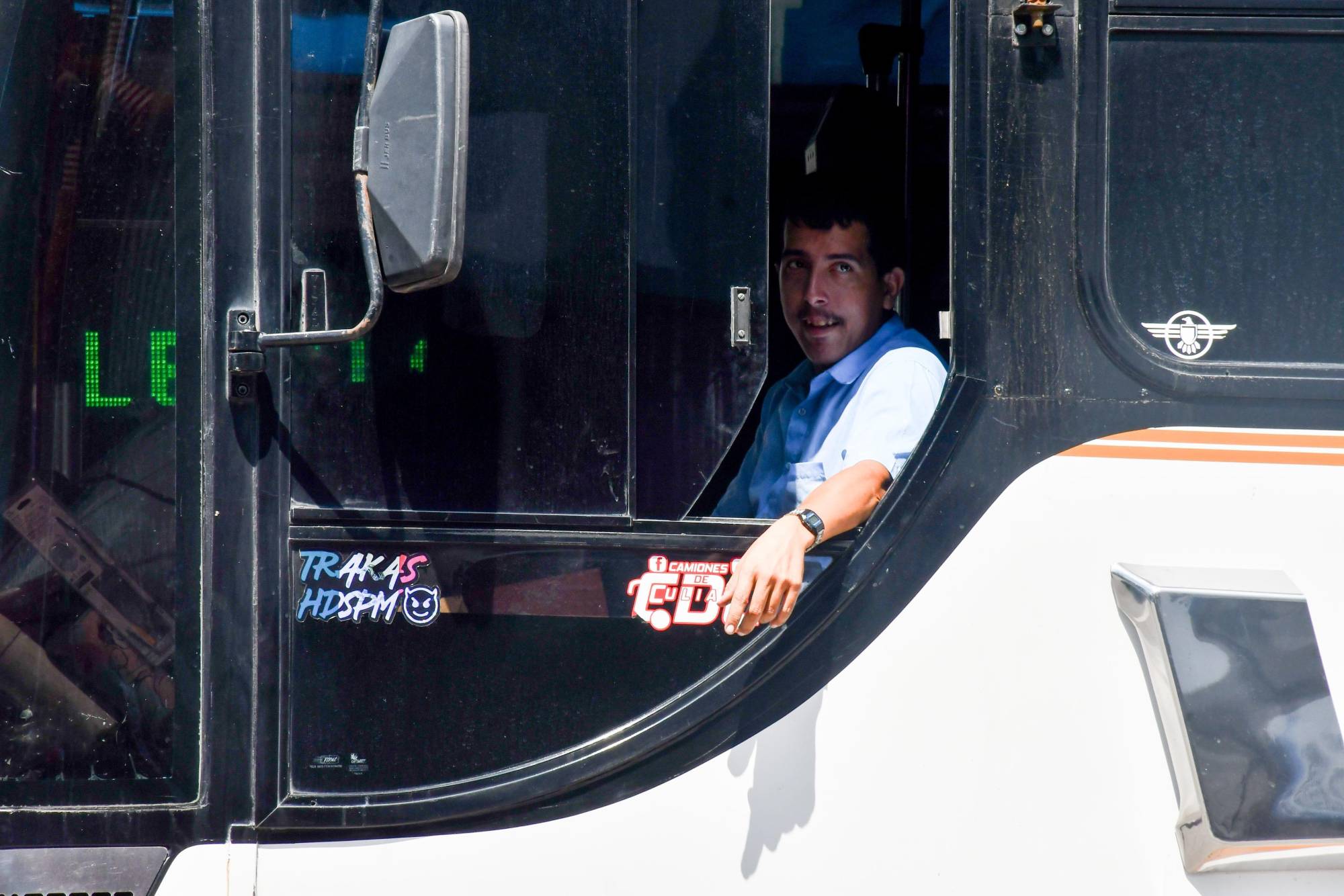 $!Marchan en Culiacán para exigir transporte público digno y accesible