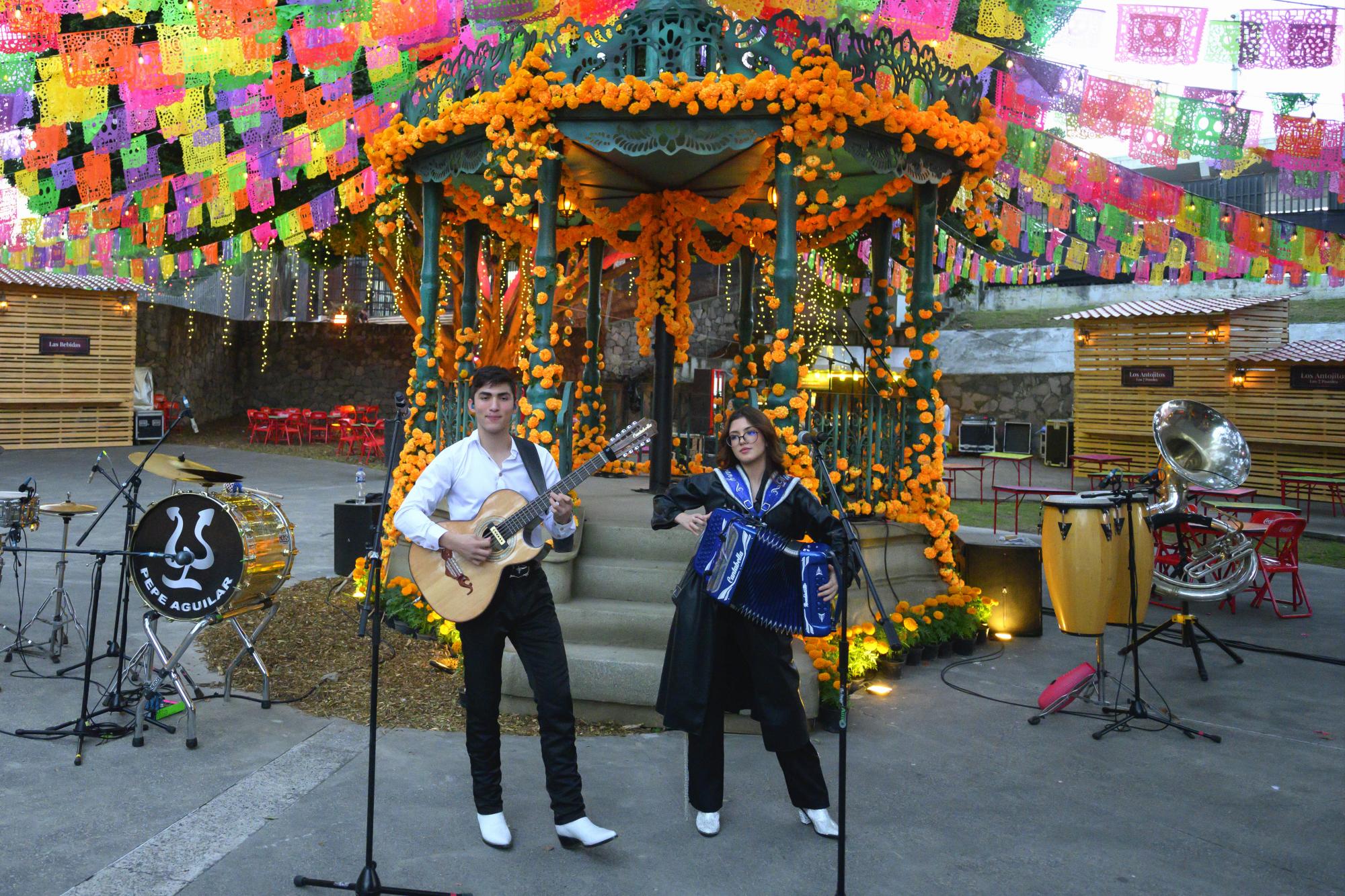 $!Este evento contó con la actuación especial de las nuevas apuestas musicales, comoIrany &amp; David.