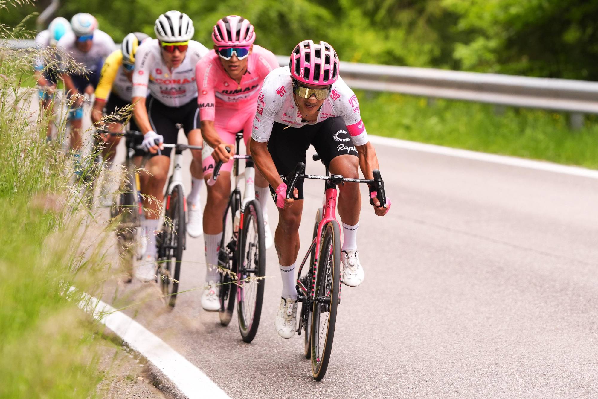 $!Isaac del Toro resiste los ataques y mantiene la maglia rosa en el Giro de Italia