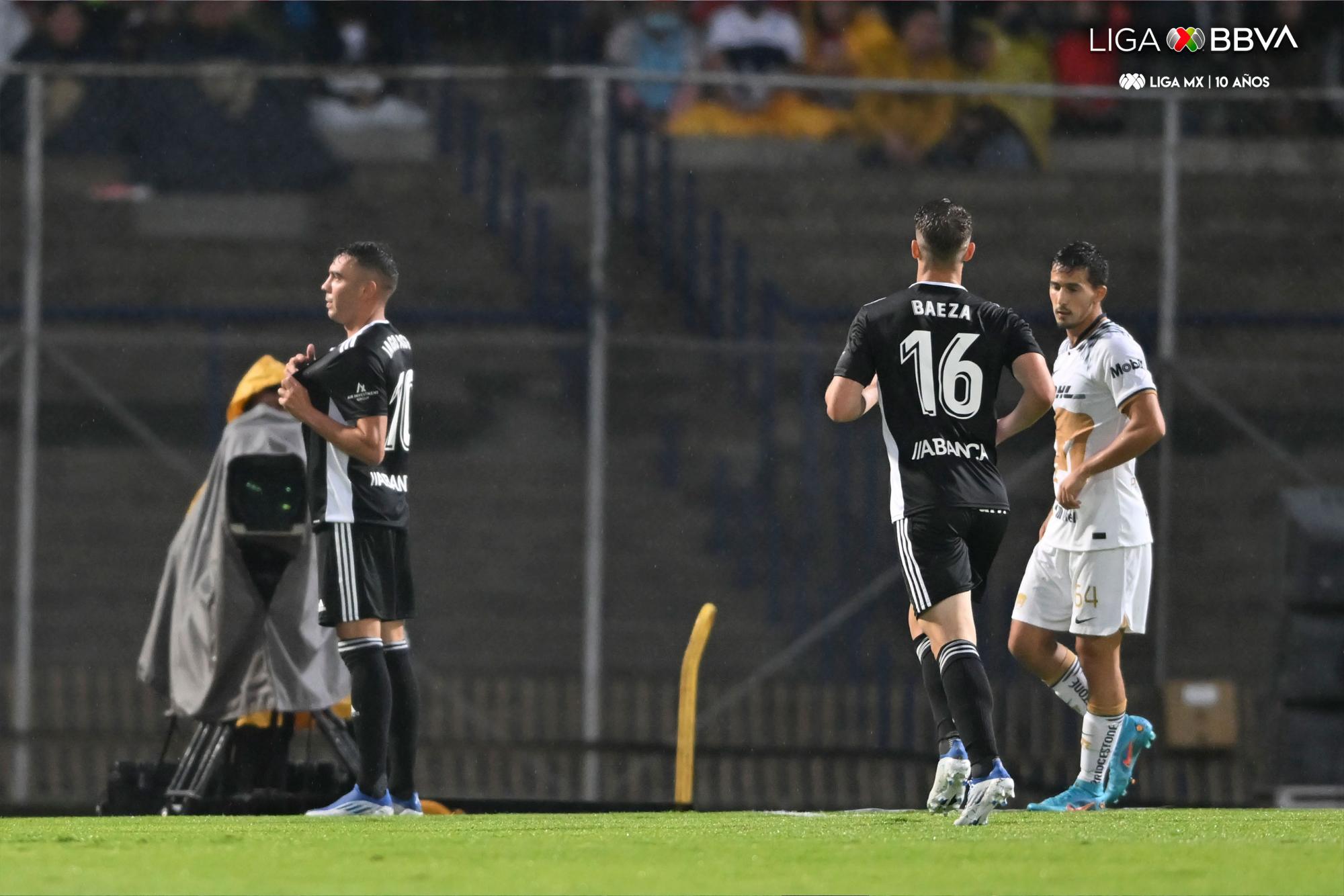 $!Pumas y Celta de Vigo empatan en amistoso pasado por agua