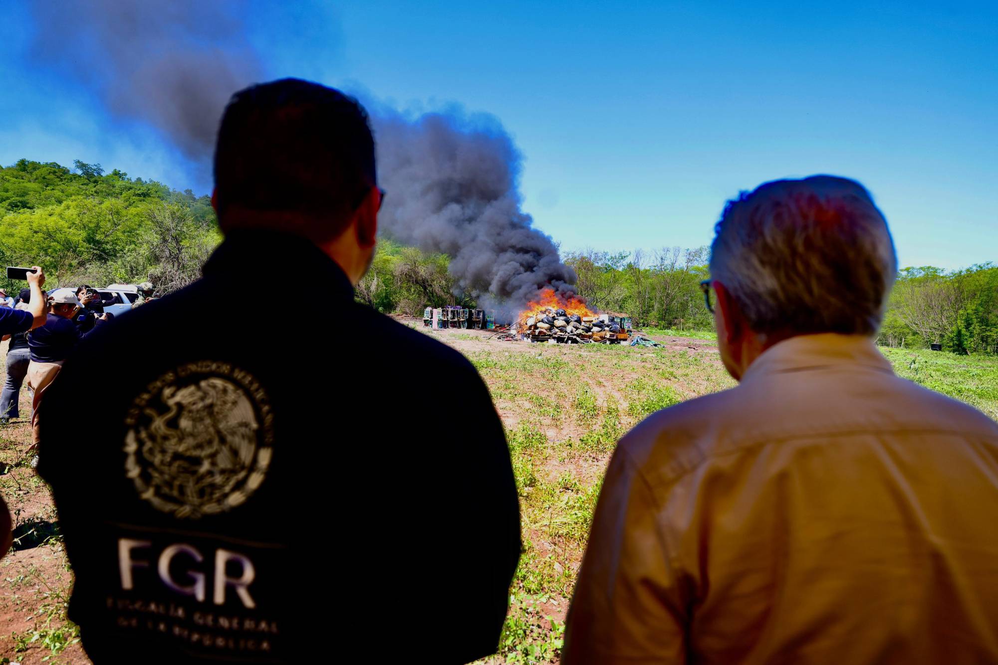 $!Rocha encabeza incineración de drogas y destrucción de cámaras de videovigilancia clandestinas en Culiacán