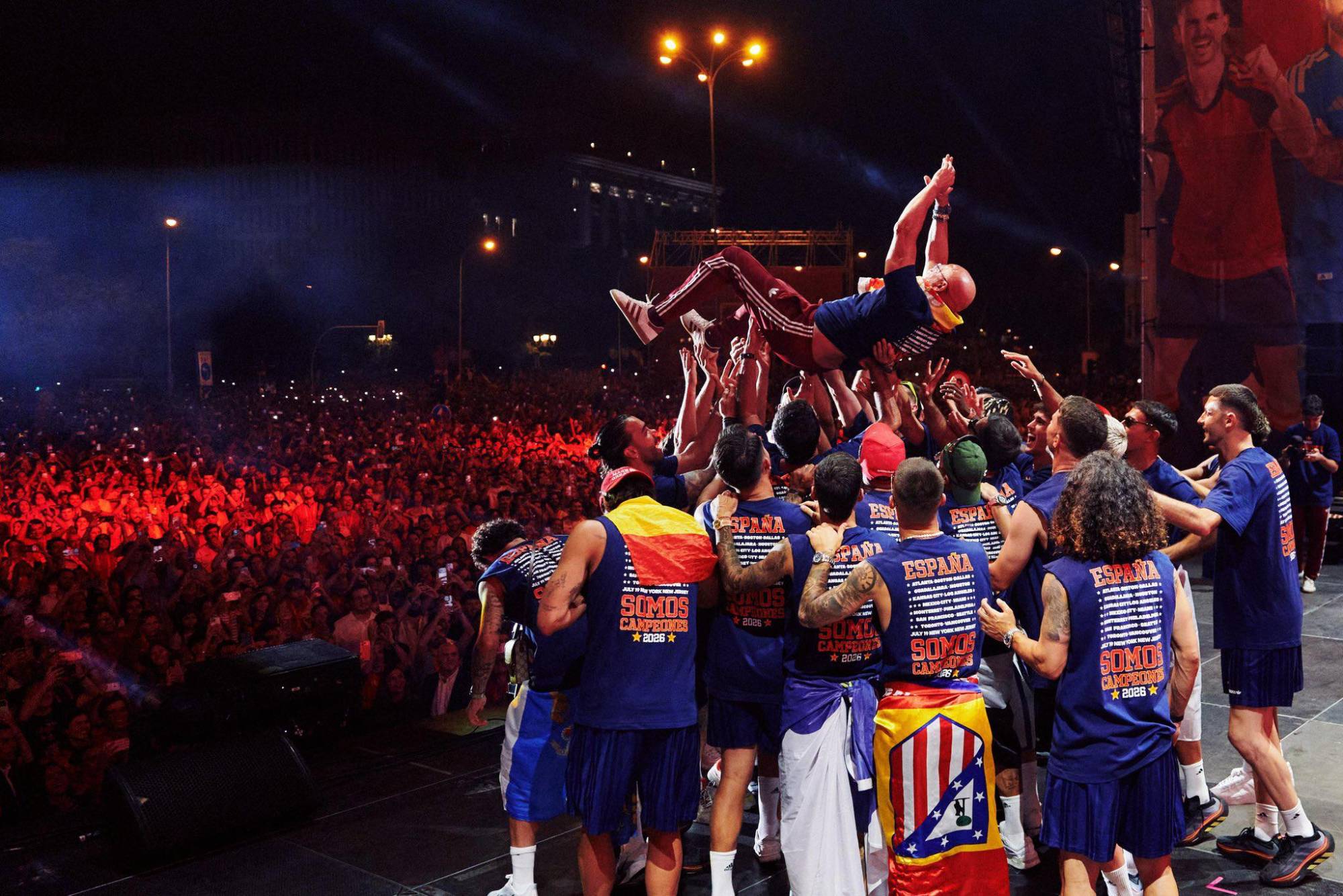 $!España celebra el título mundial en Madrid junto a multitudinaria presencia de aficionados