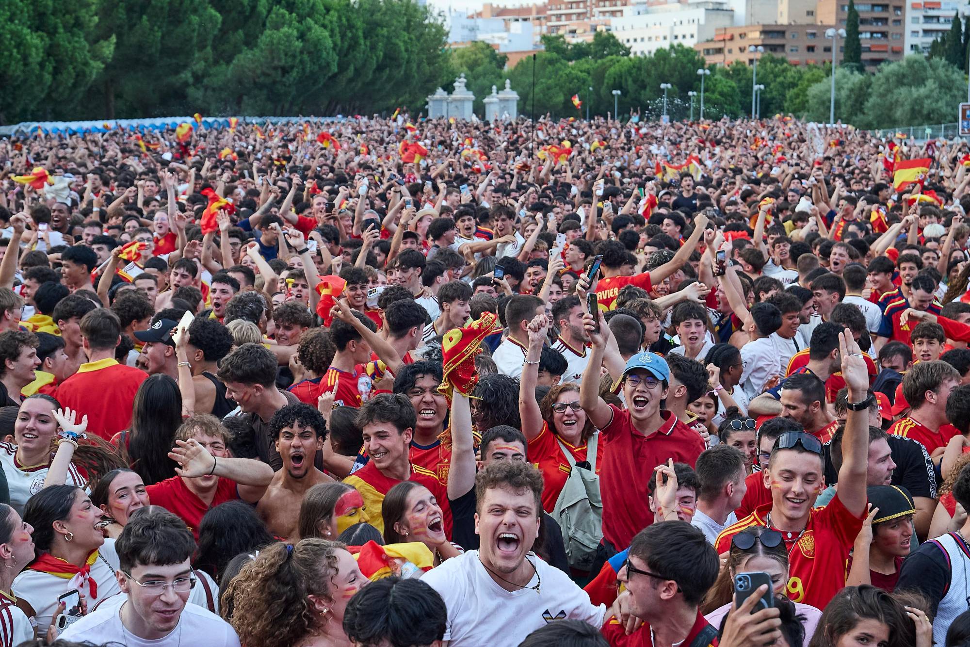 $!España celebra el título mundial en Madrid junto a multitudinaria presencia de aficionados
