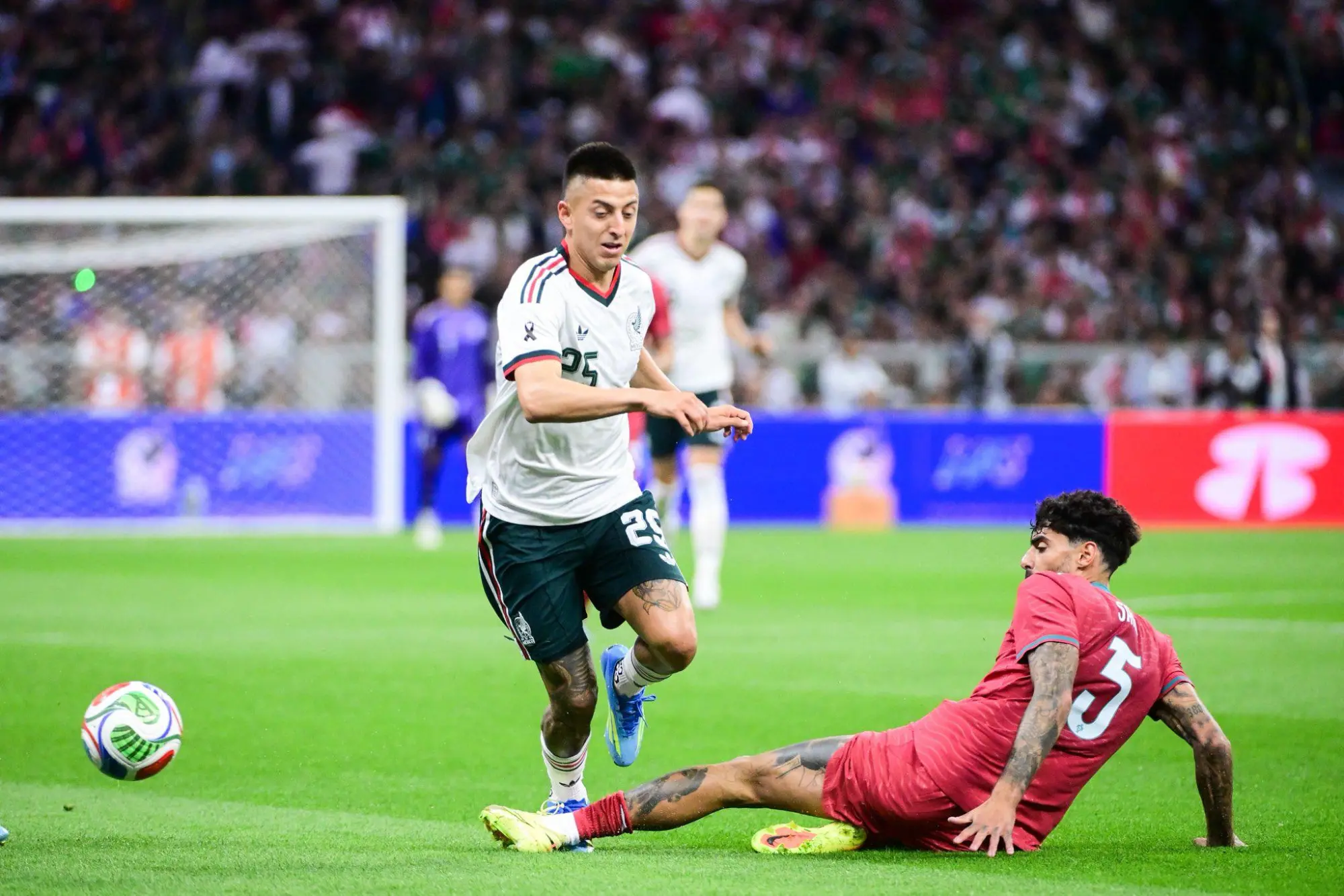 $!México y Portugal firman empate sin goles en el regreso del Azteca