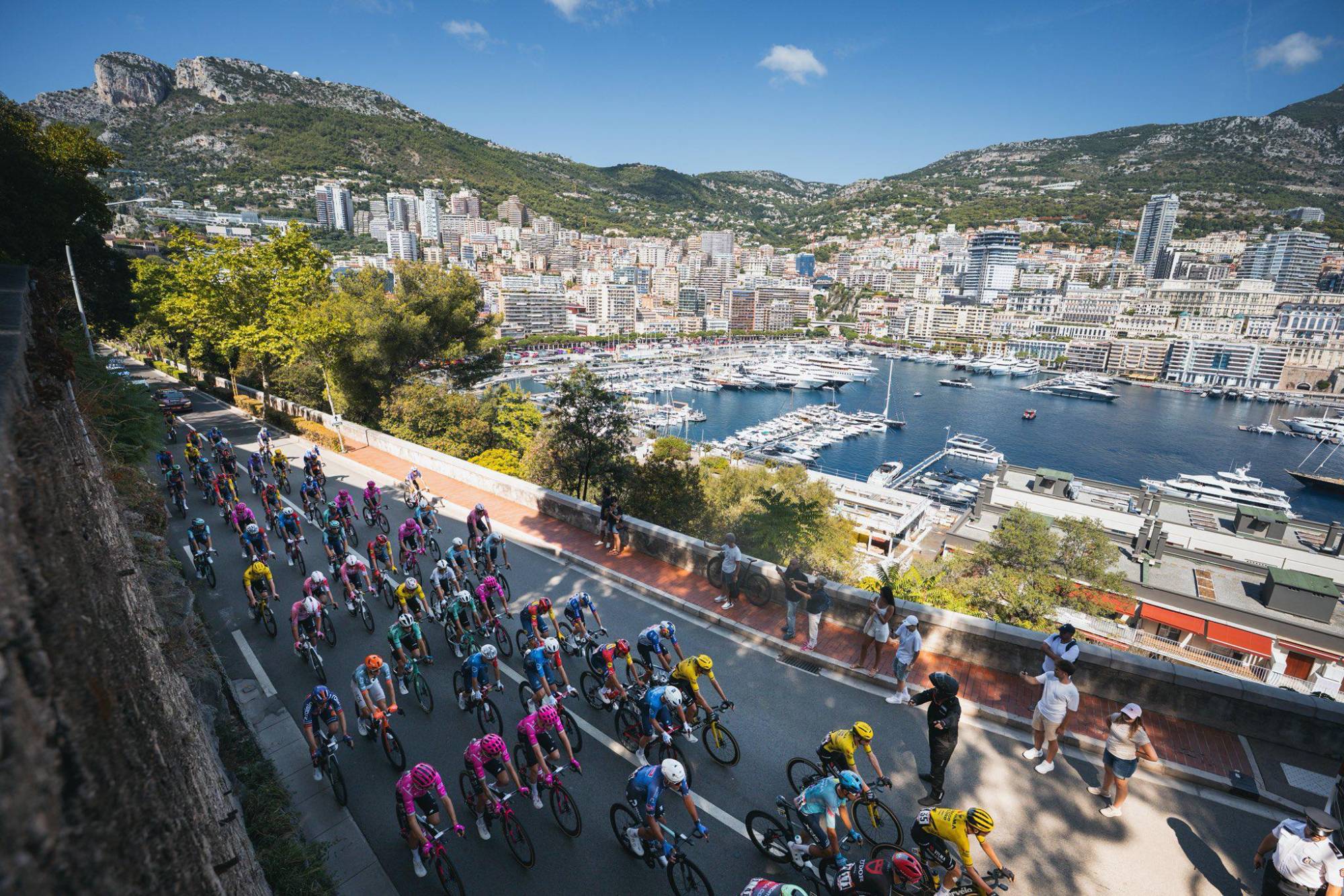 $!Matthew Brennan sorprende y conquista la segunda etapa de La Vuelta 2026
