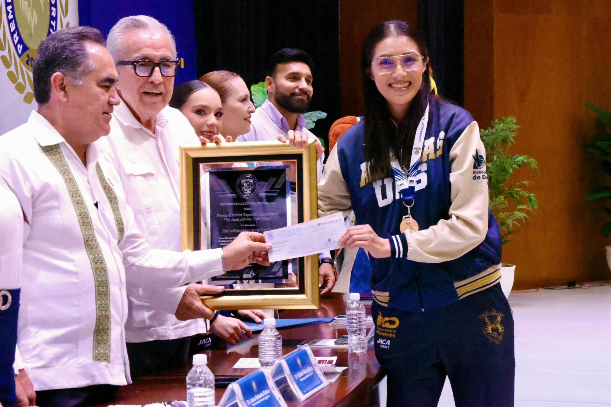 $!Reconocen a deportistas de la UAS en entrega de estímulos