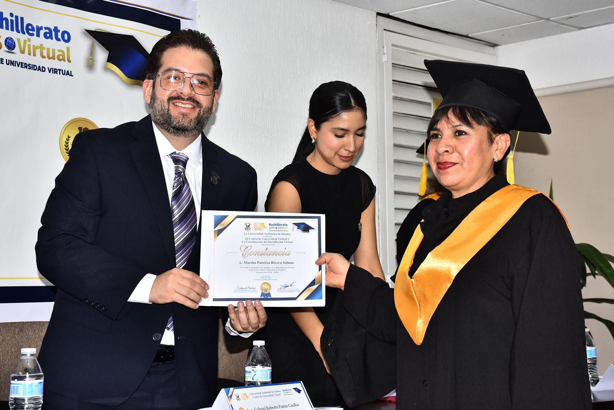 $!Martha Patricia Rivera Solano recibió su constancia.