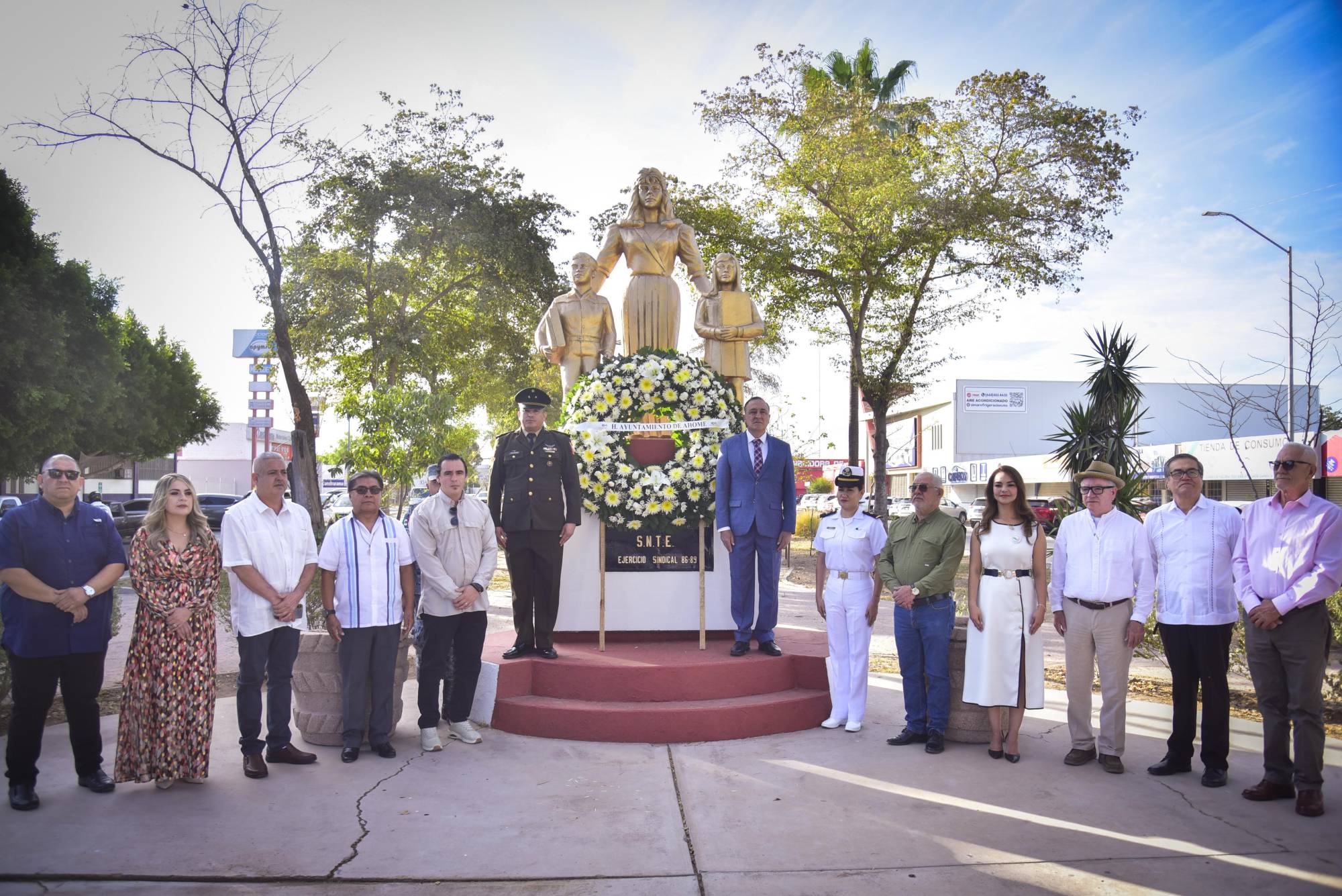 $!Alcalde conmemora el Día del Maestro con reconocimiento a la labor y entrega del magisterio en Ahome