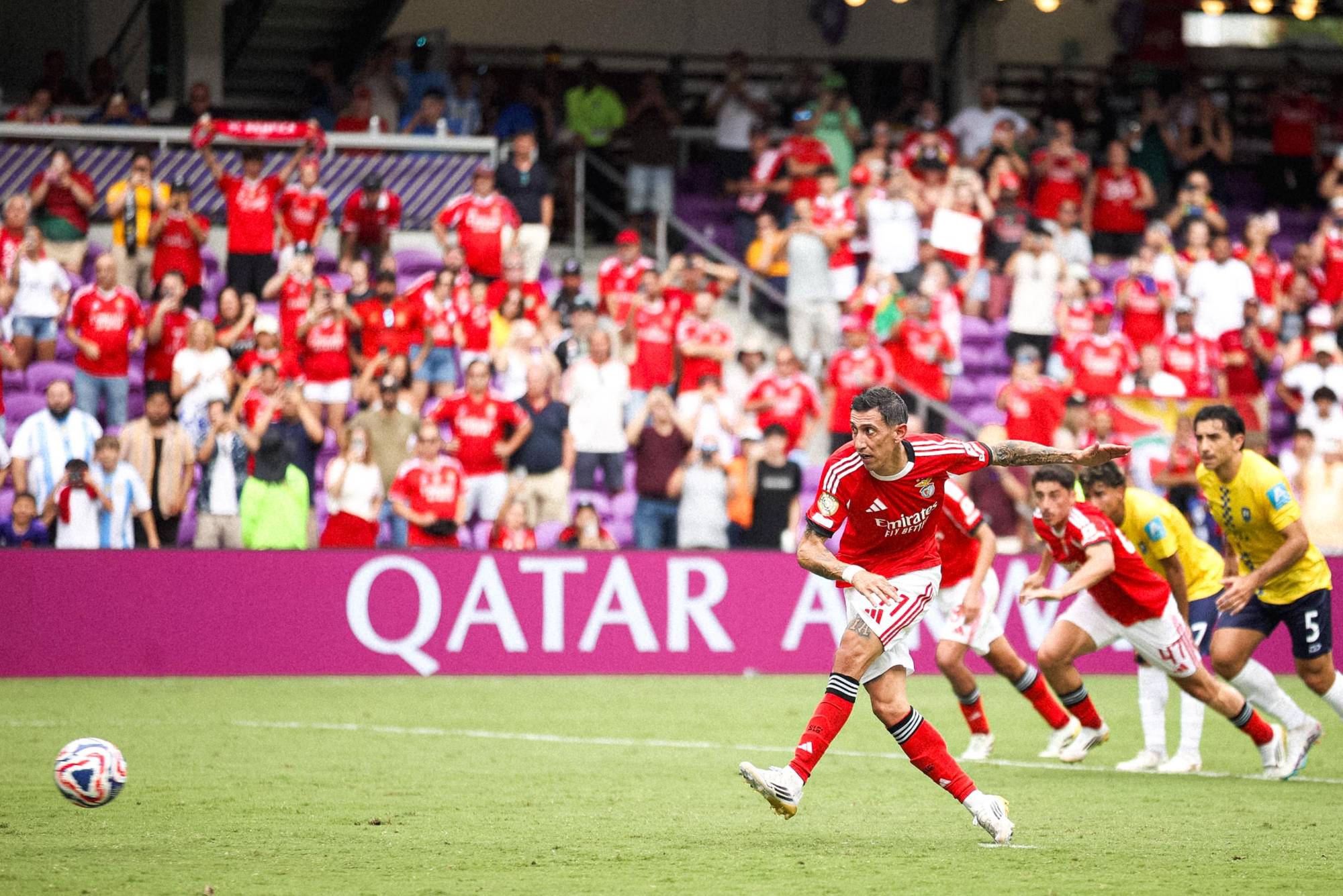 $!Tormenta de goles del Benfica con Di María destacado, sobre el Auckland