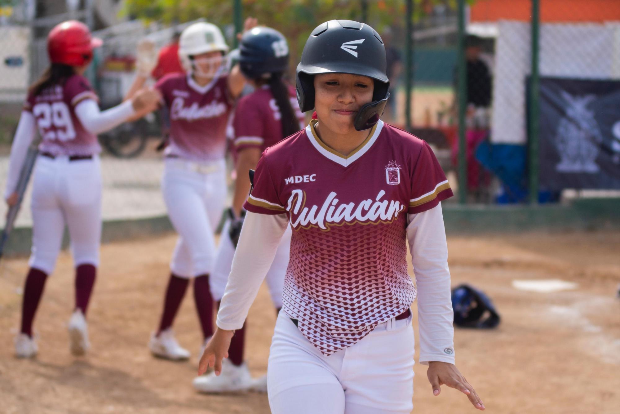$!Acaricia Mazatlán el campeonato de softbol en la Juvenil Menor Femenil