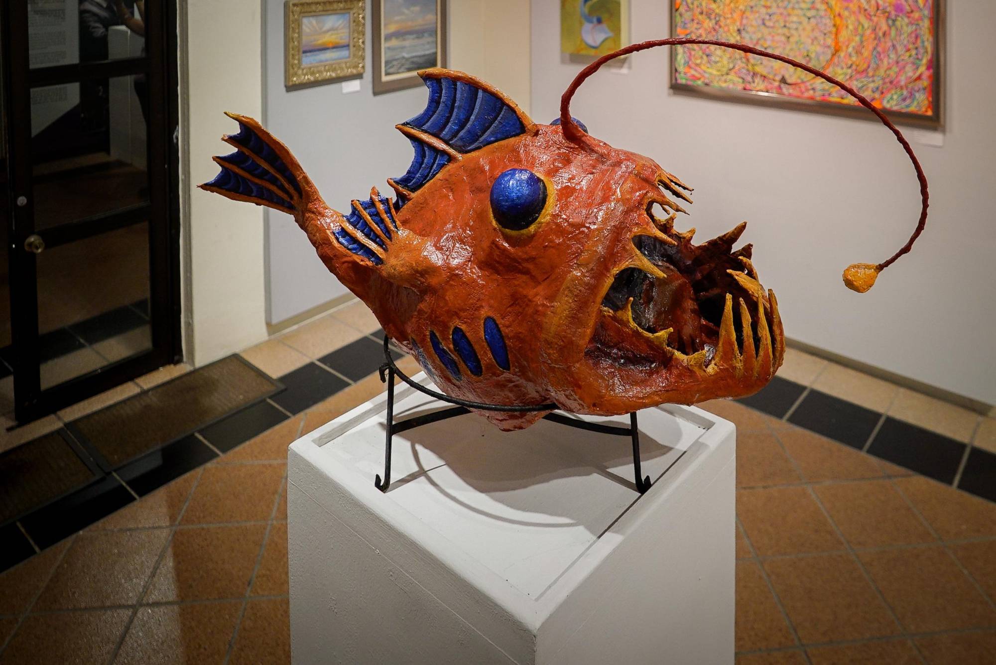 $!La exposición también contiene piezas escultóricas.