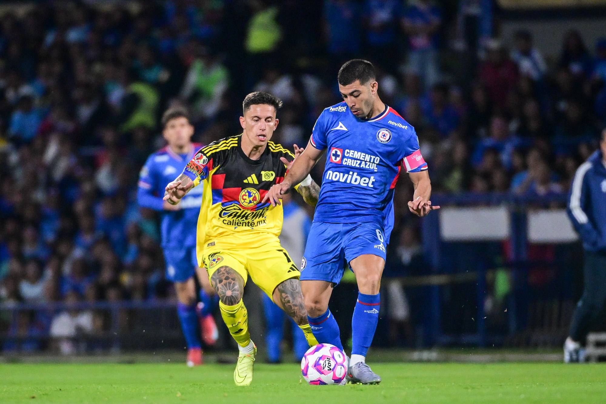 $!Cruz Azul remonta y vence al América en el Clásico Joven