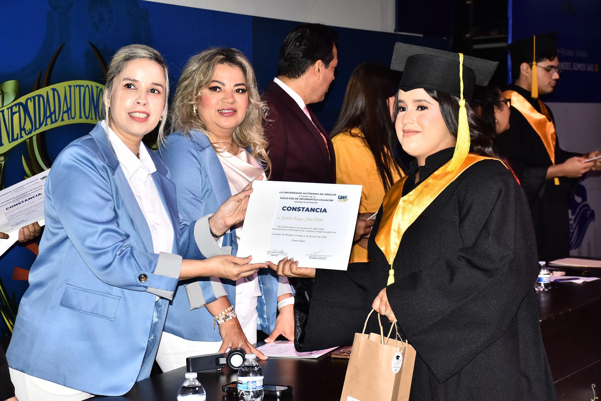 $!Edith Carrillo es una nueva Licenciatura en Informática.