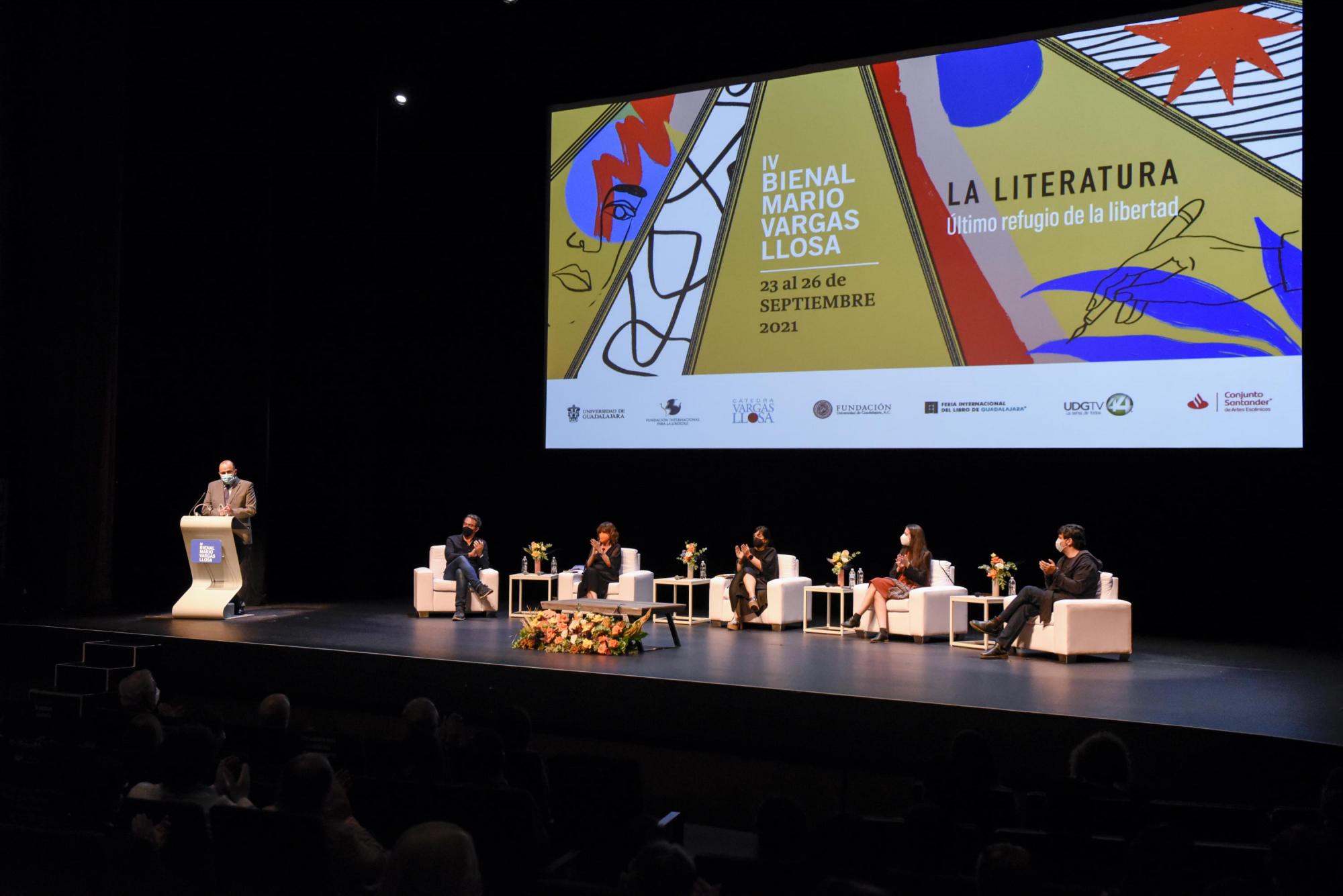$!Inaugura Mario Vargas Llosa la Bienal que lleva su nombre