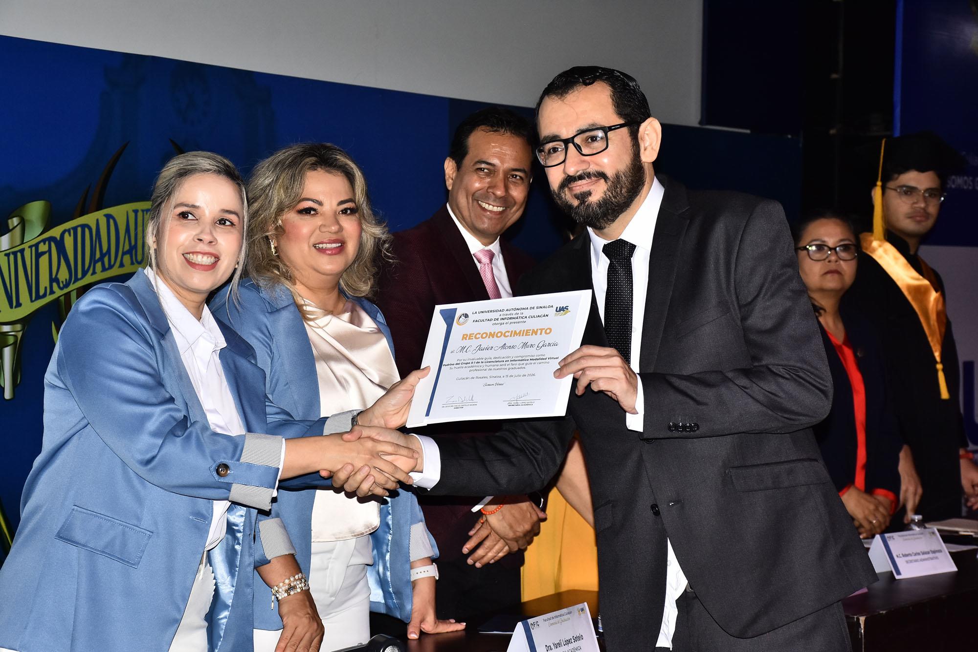 $!Javier Alonso Muro fue padrino de alumnos de la Licenciatura en Informática Modalidad Virtual.