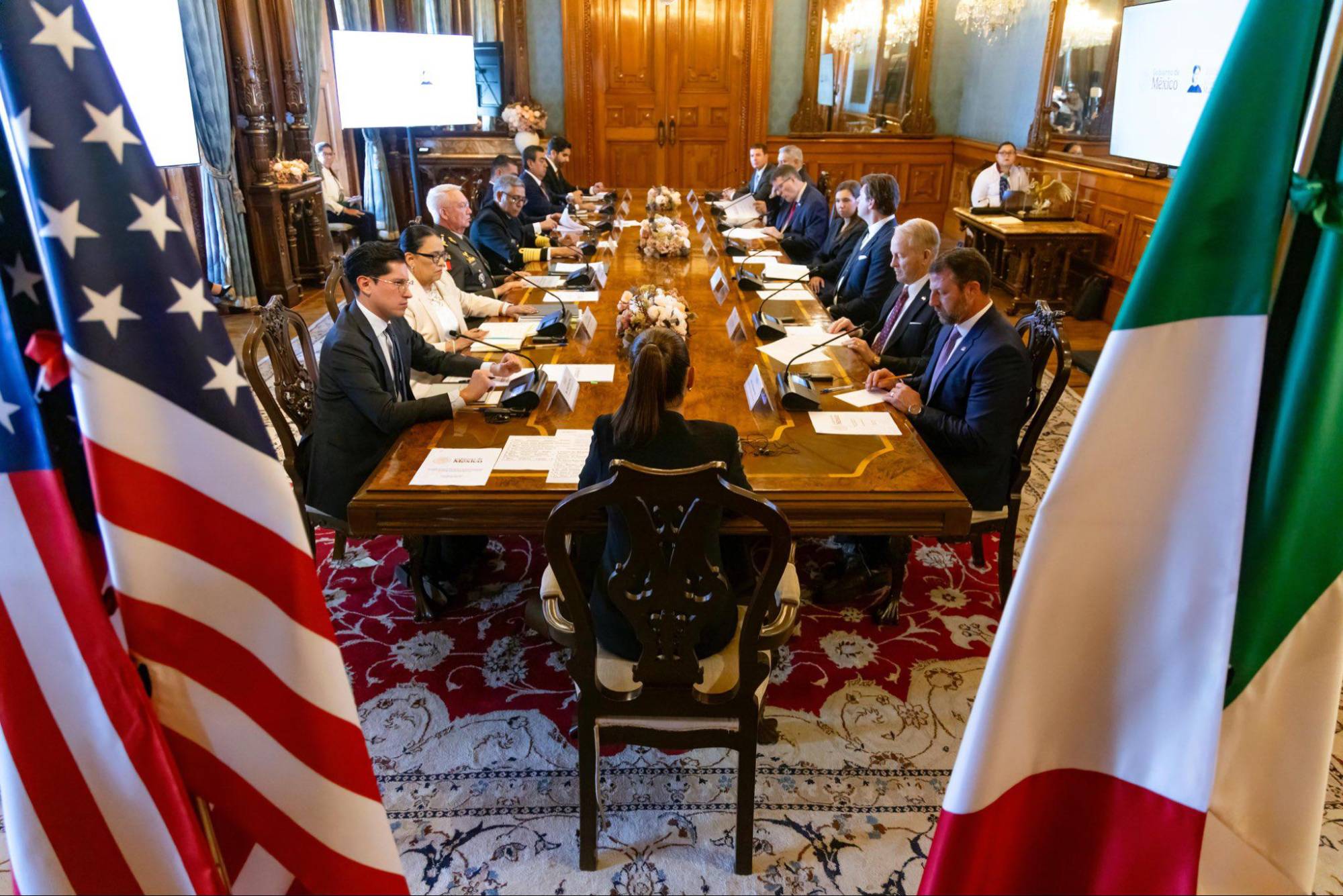 $!Sheinbaum recibió en Palacio Nacional al secretario de Seguridad de Estados Unidos, Markwayne Mullin.