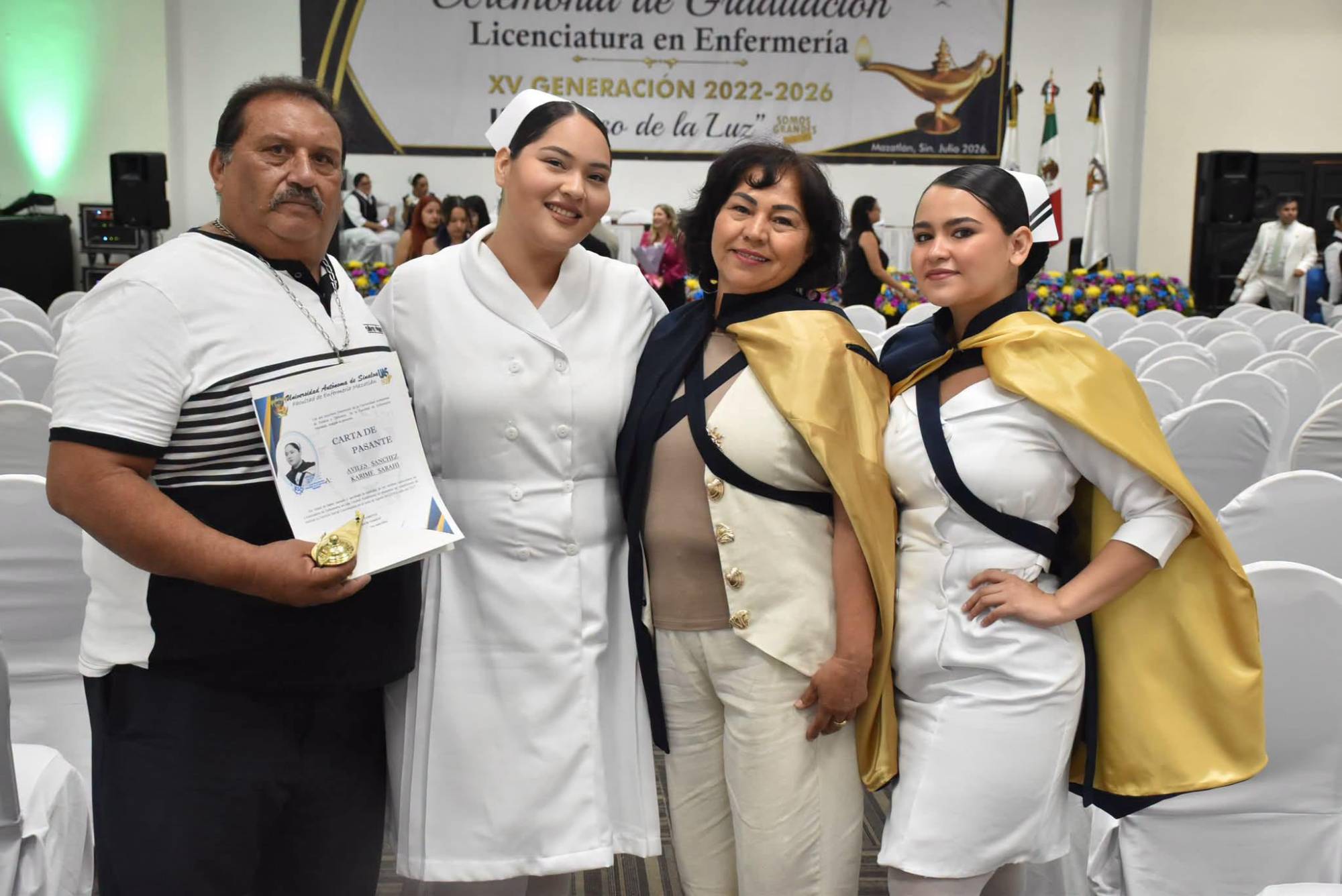 $!Karime Sarahí Avilés Sánchez con su familia.