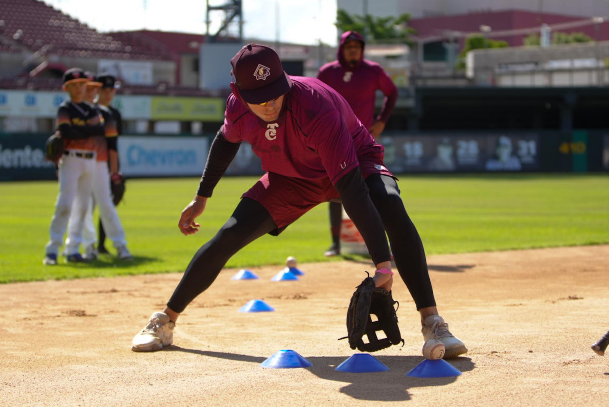 $!Tomateros de Culiacán cumple un domingo de trabajo en equipo