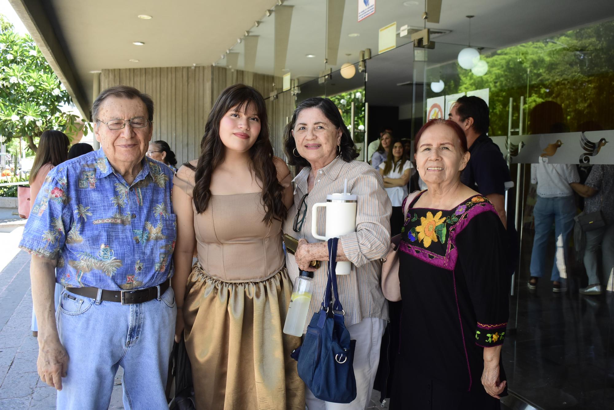 $!Ignacio Chávez, Regina Chávez Soto, Ofelia Rangel y Martha González.
