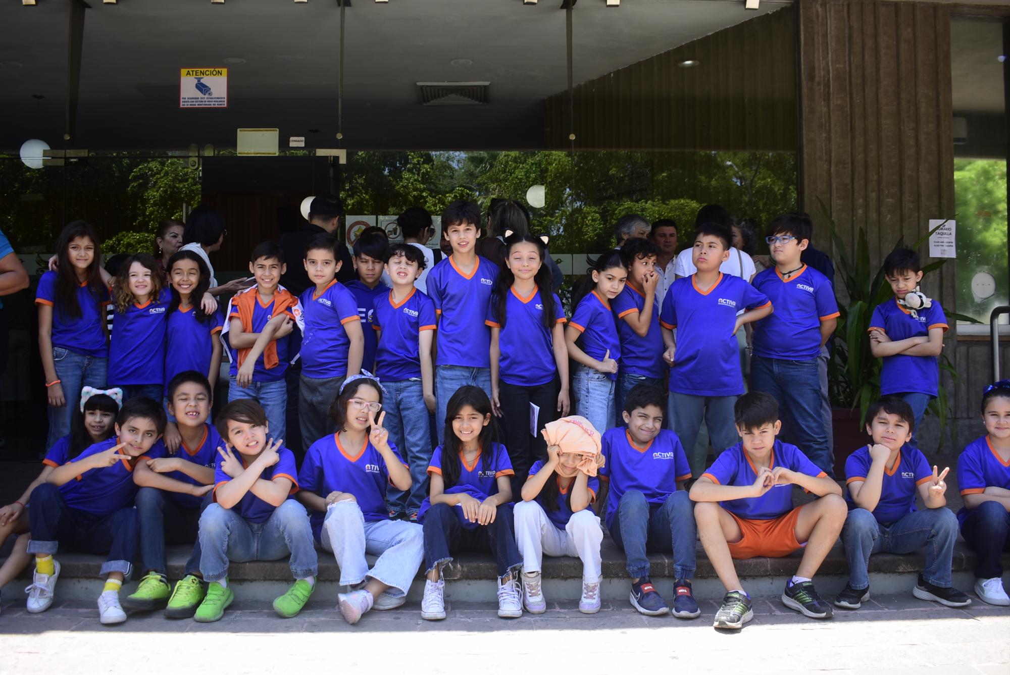 $!Alumnos de la Escuela Activa Integral acuden a la obra de teatro a cargo de sus compañeros del Taller de Teatro de Secundaria.