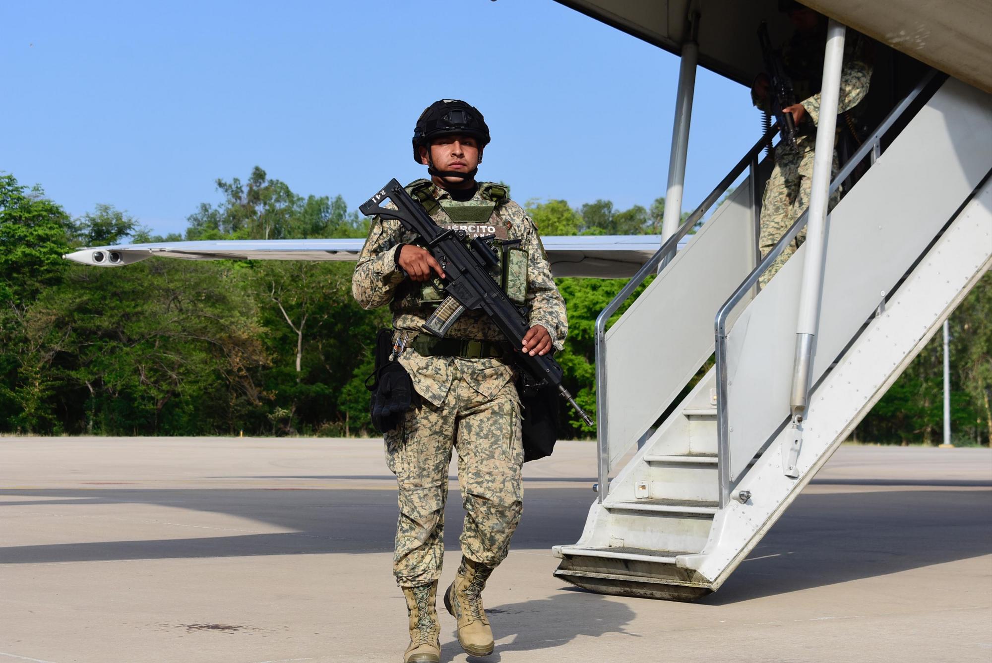 $!Llegan otros 200 militares para reforzar la seguridad en Sinaloa