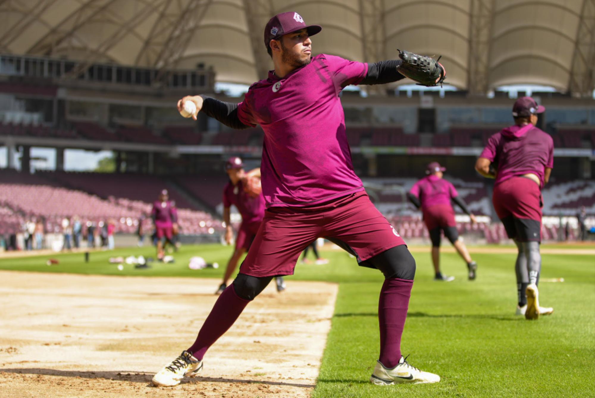 $!Tomateros de Culiacán cumple un domingo de trabajo en equipo