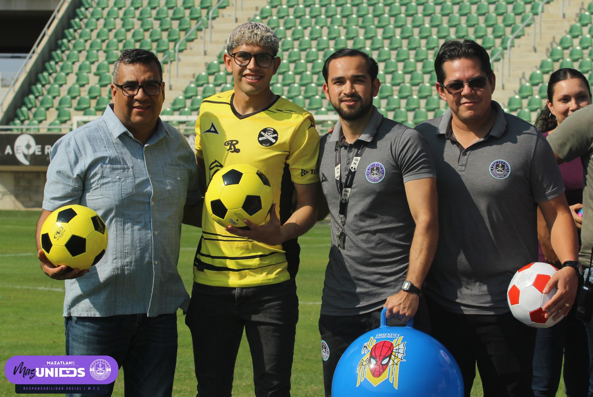 $!Mazatlán FC realiza donación al ‘Juguetón’