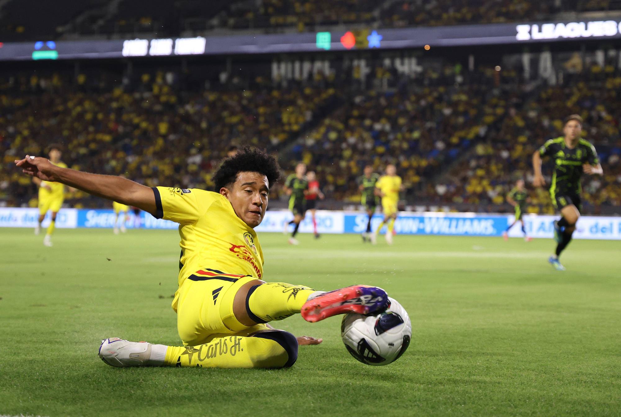 $!Rodolfo Cota se viste de héroe en el triunfo del América sobre Columbus Crew