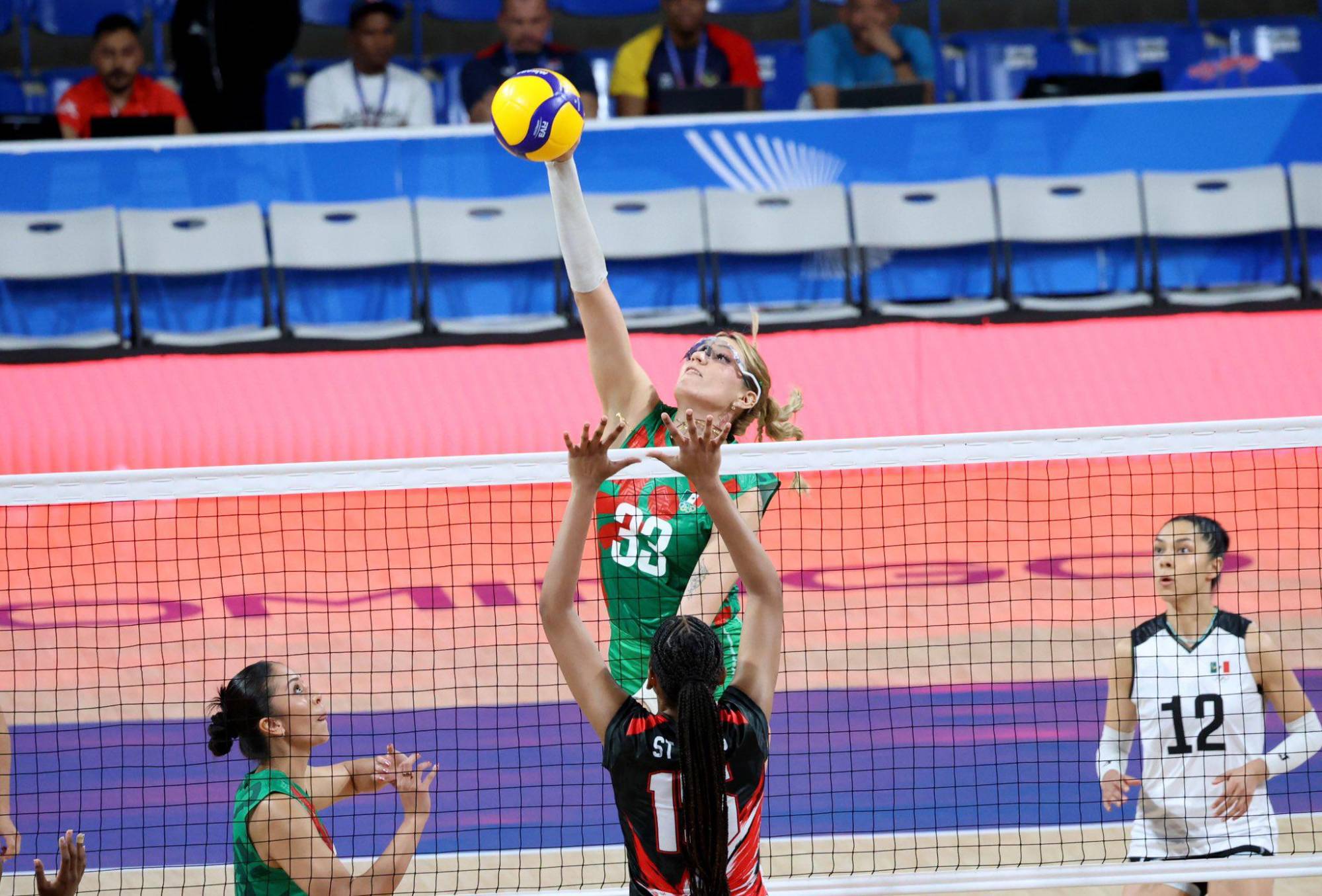 $!México arrolla a Trinidad y Tobago en voleibol de Santo Domingo 2026; Grecia Castro se queda en la banca