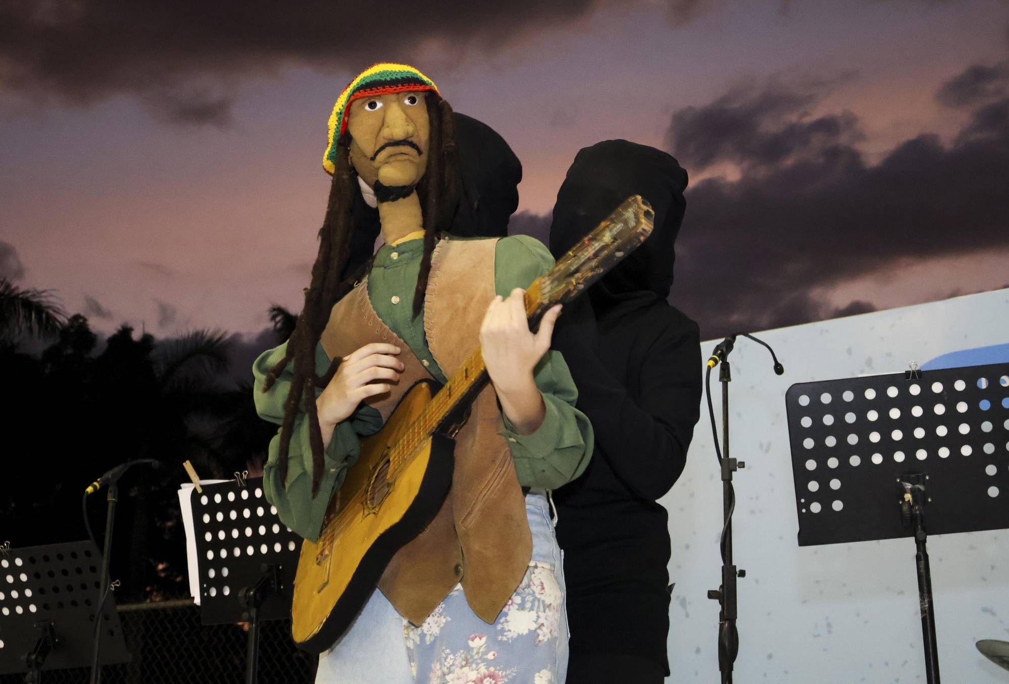 $!La compañía de Teatro Espirales, dirigidos por Alejandro López, presentaron ‘Redemption’, de Bob Marley.