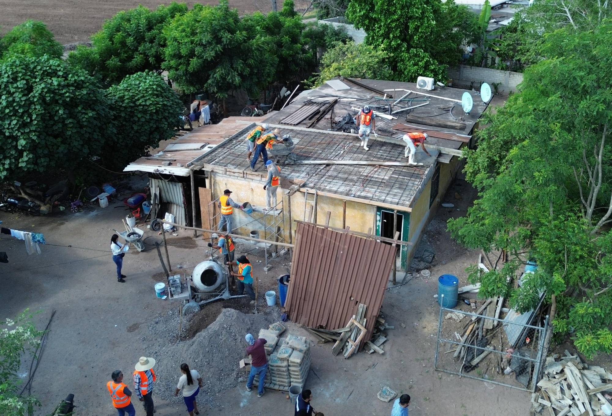 $!Elota construye 31 techos firmes en comunidades rurales