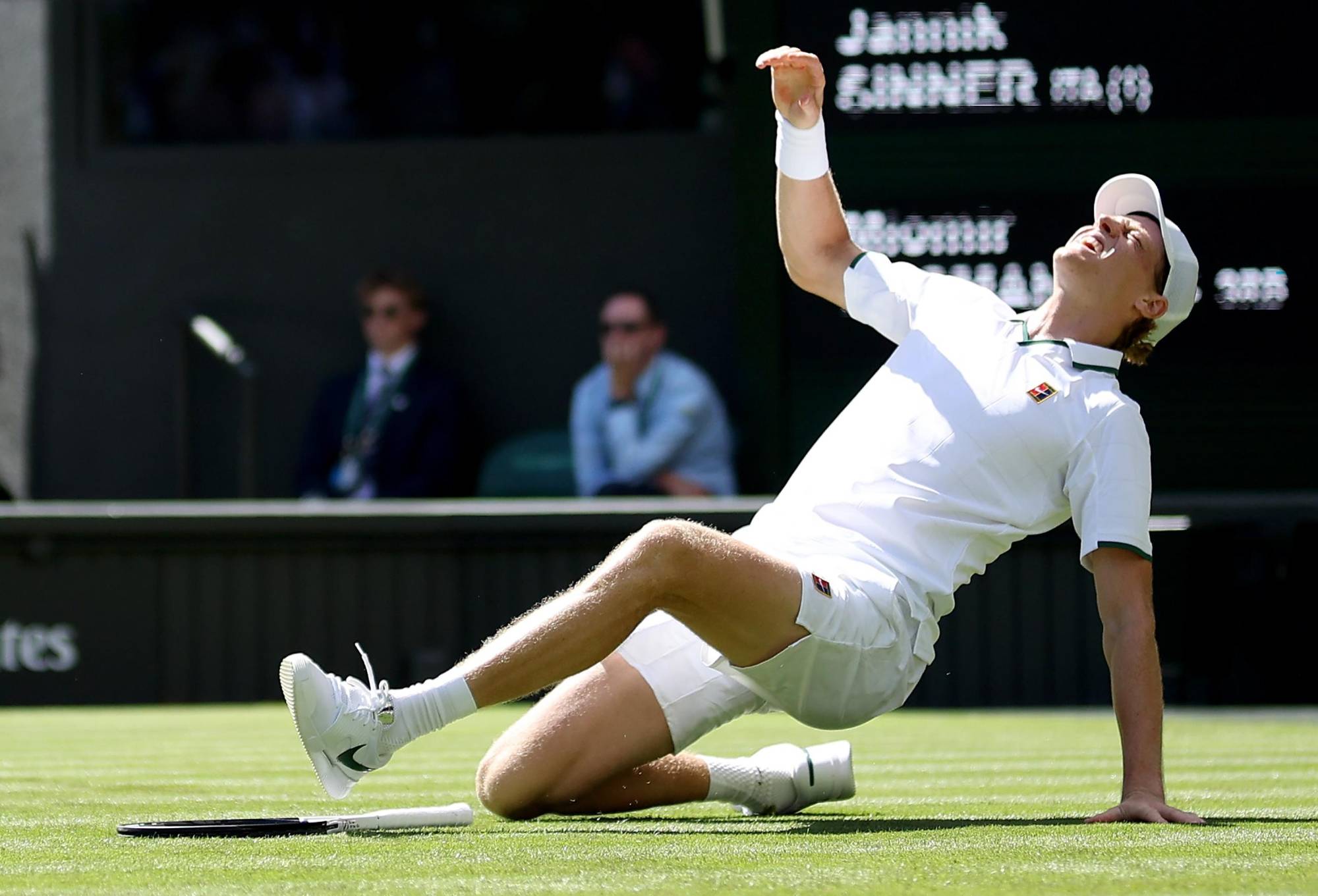 $!Sinner le ganó a Kecmanovic en cinco sets, en su debut en Wimbledon