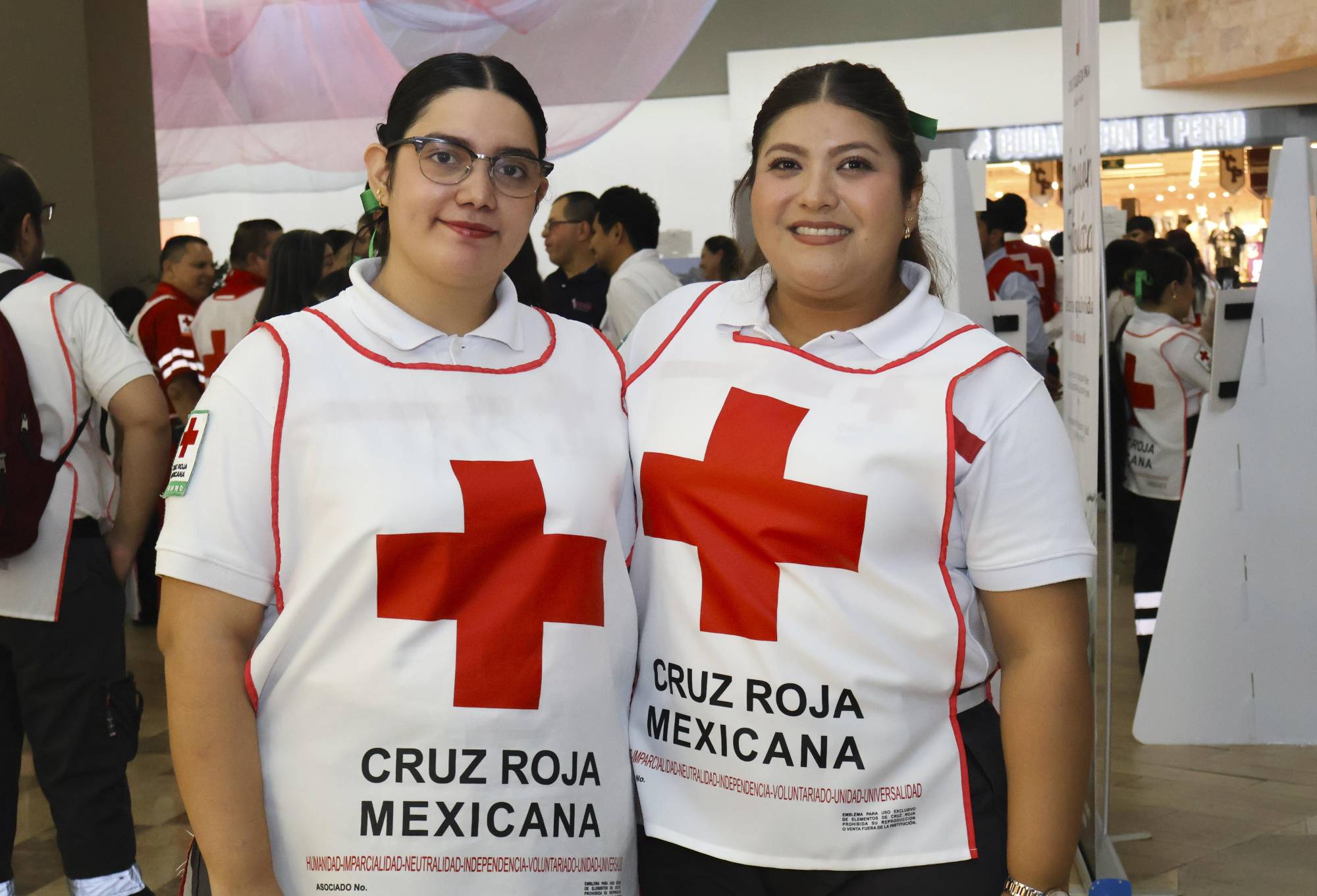 $!María López y Nidia Sicairos.