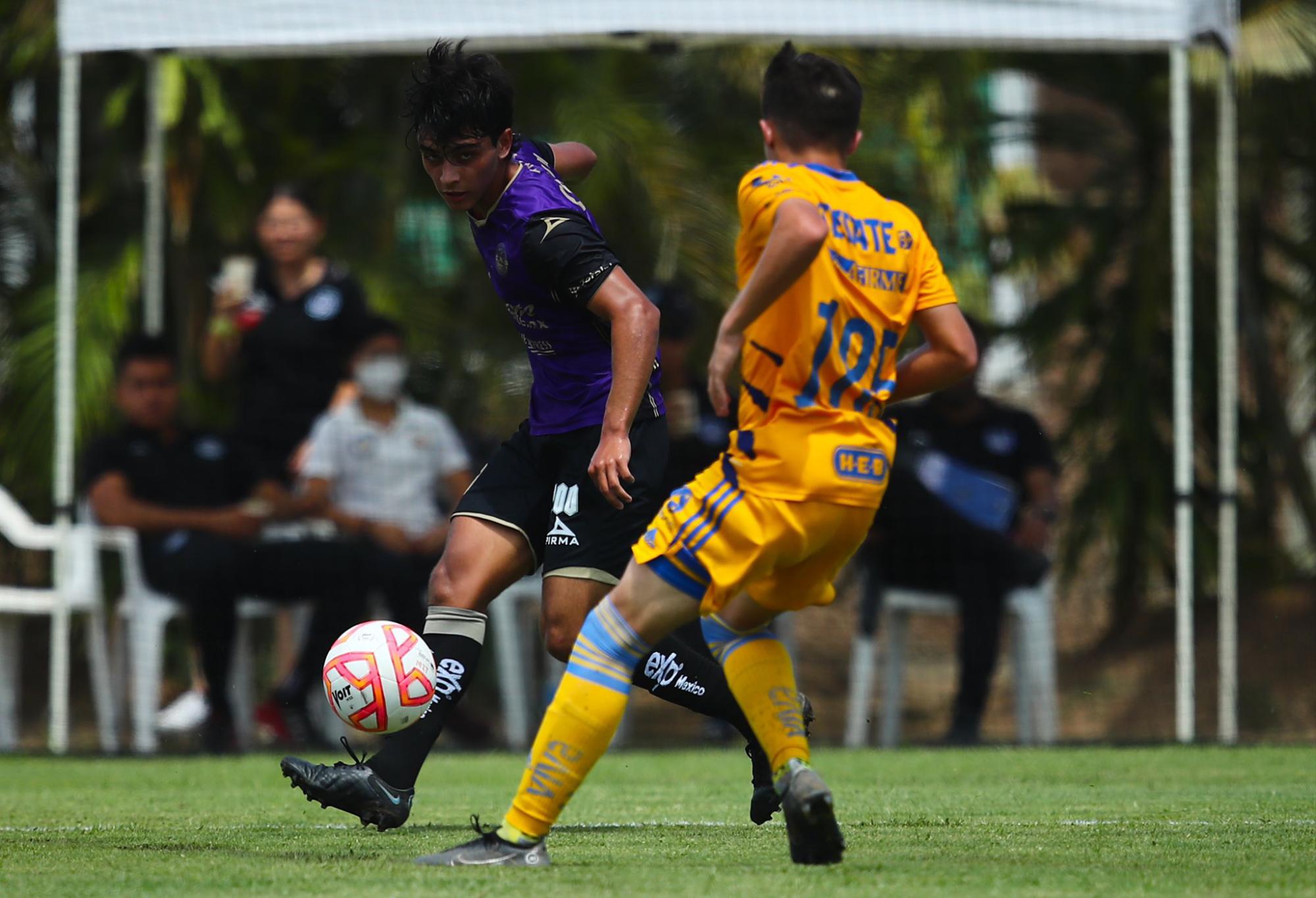 $!Mazatlán divide resultados ante Tigres en sus categorías juveniles