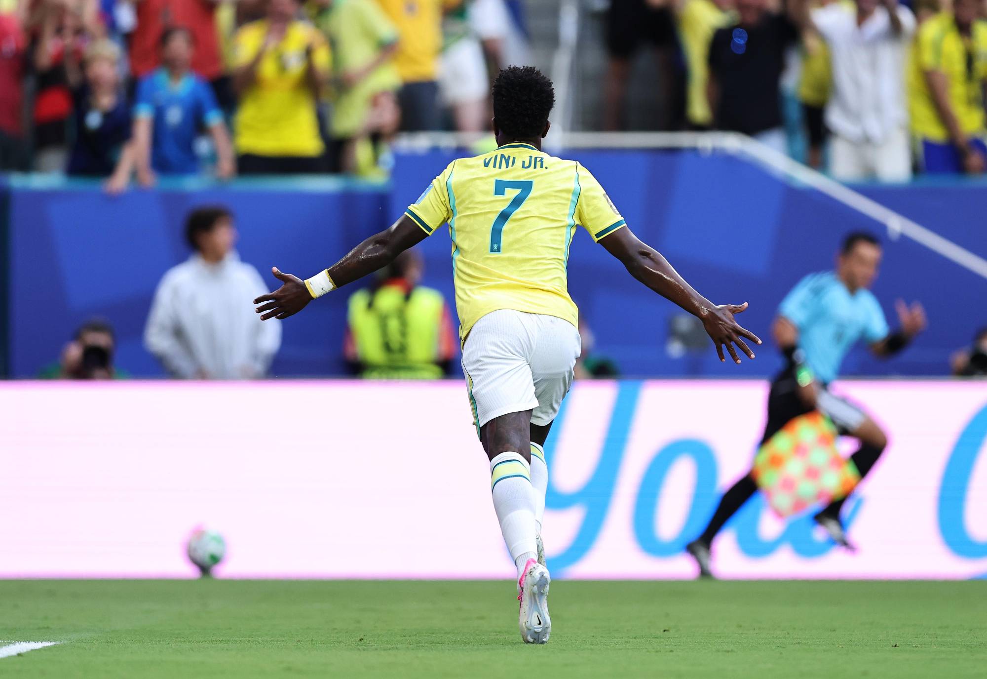 $!Brasil golea a Escocia de la mano de Vini, asegura el liderato y celebra el regreso de Neymar
