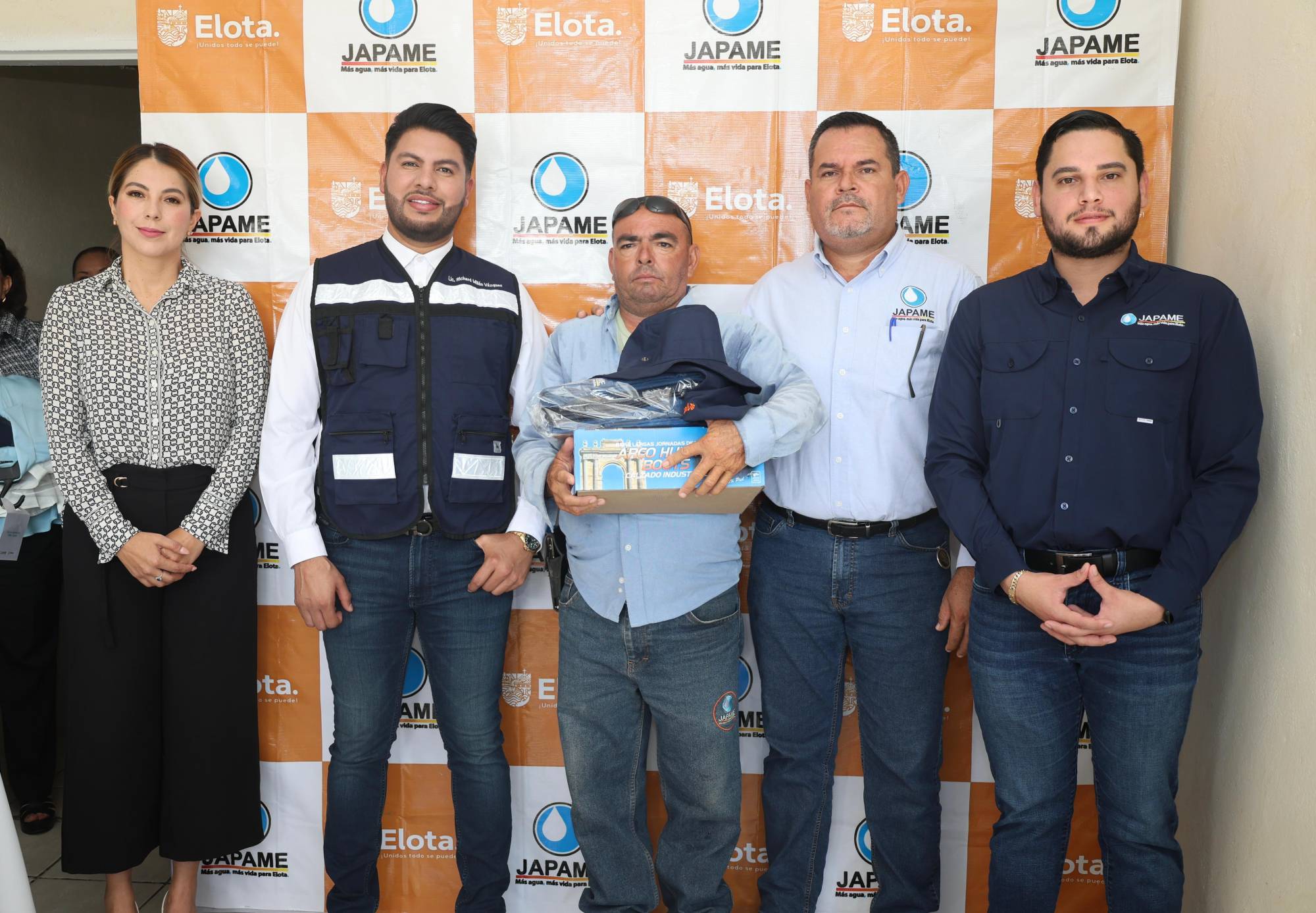 $!JAPAME entrega uniformes a su personal para mejorar condiciones de trabajo en Elota