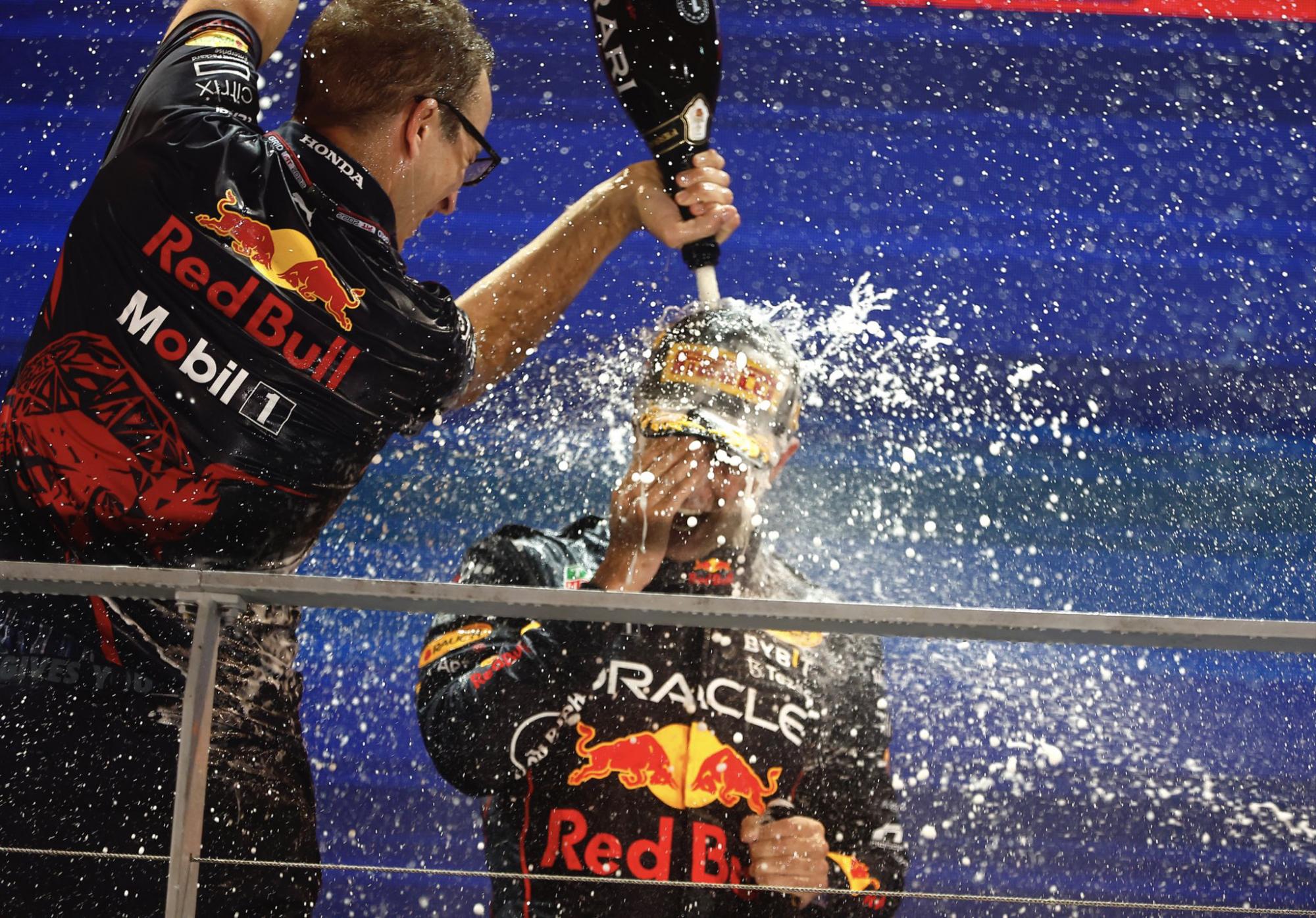 $!‘Checo’ Pérez se lleva el triunfo en el Gran Premio de Singapur tras dominar toda la carrera