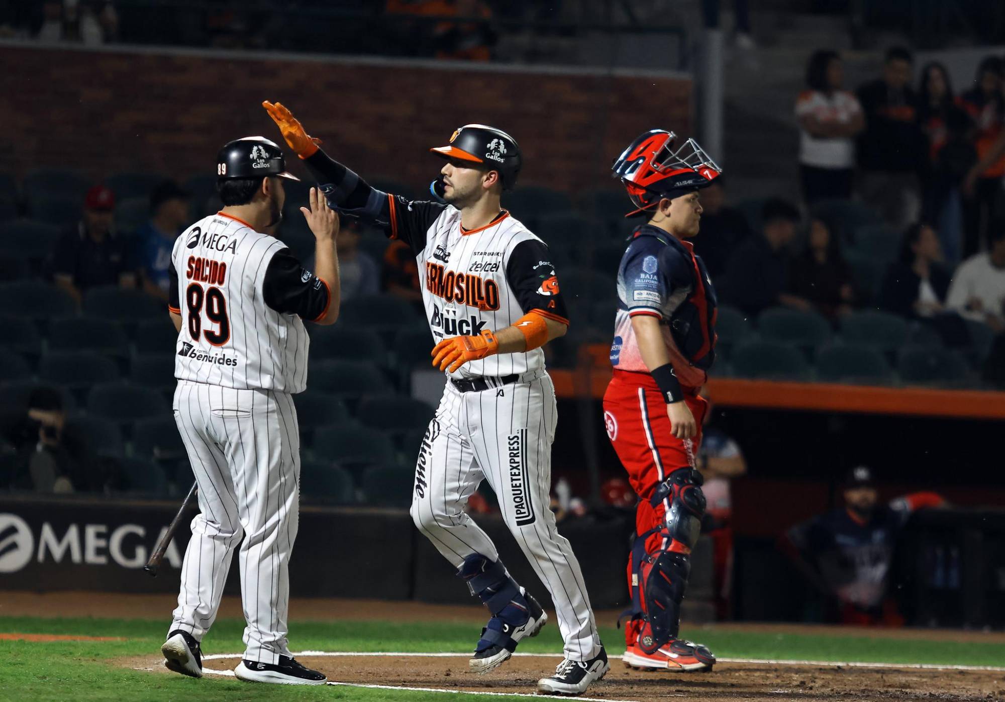 $!Con gran pitcheo y el bateo de Salazar Naranjeros se quedó con la serie