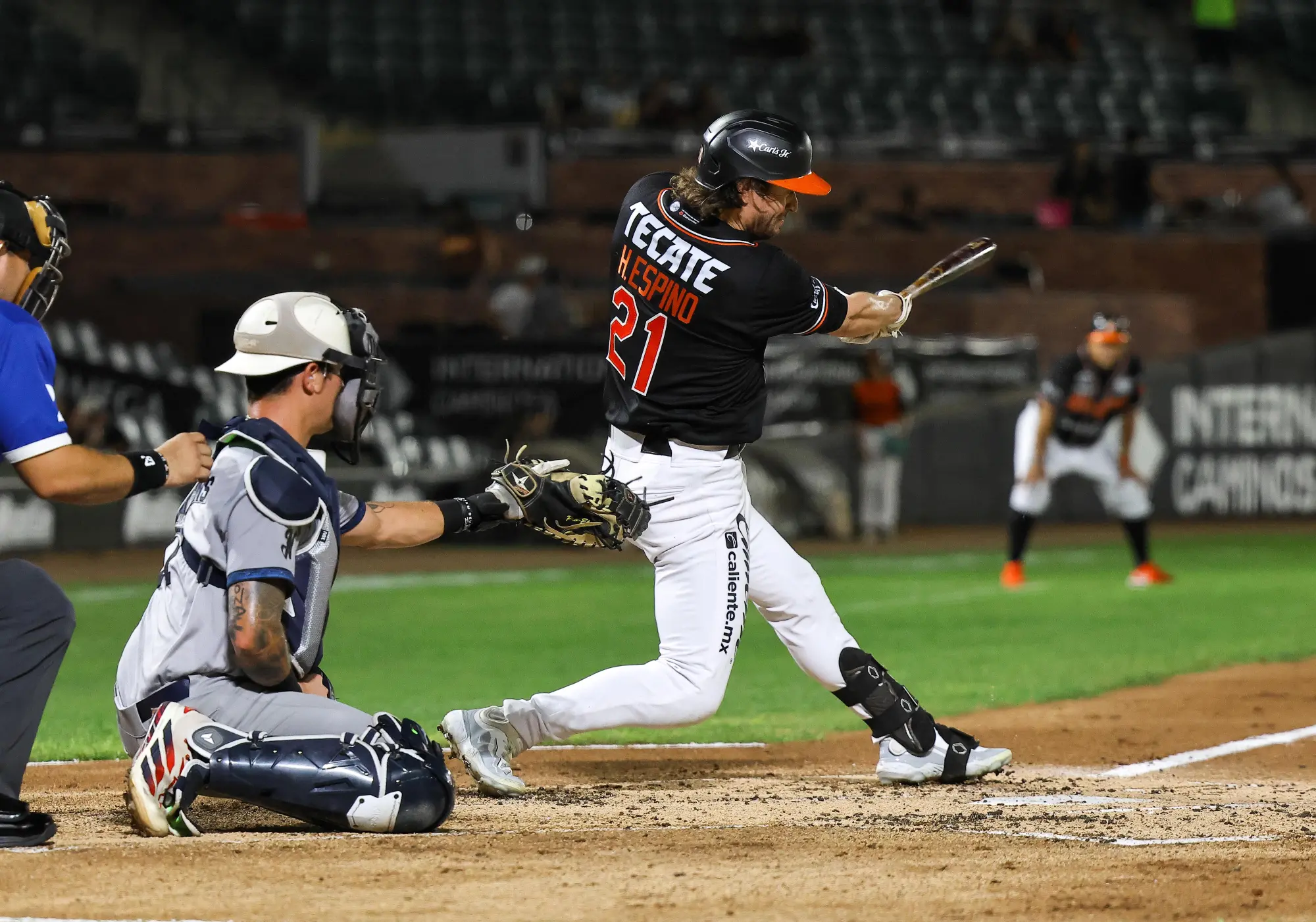 $!Con poder Naranjeros se queda con la serie ante Jaguares
