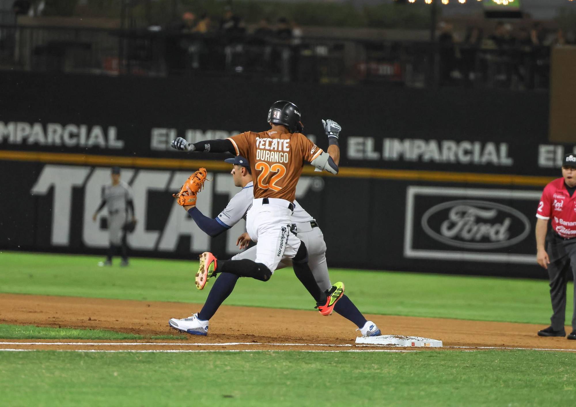 $!Naranjeros conecta cuatro jonrones y barre a Jaguares