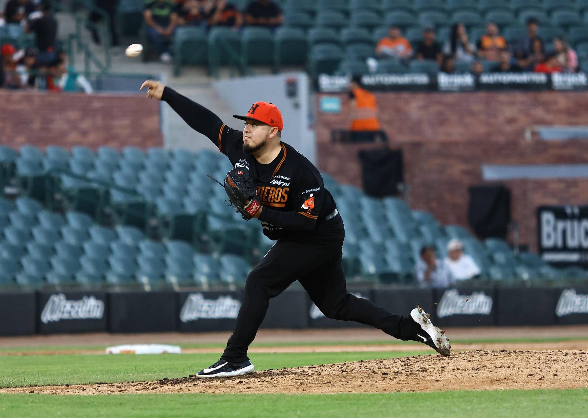 $!Naranjeros a base de poder se queda con la serie ante Tucson