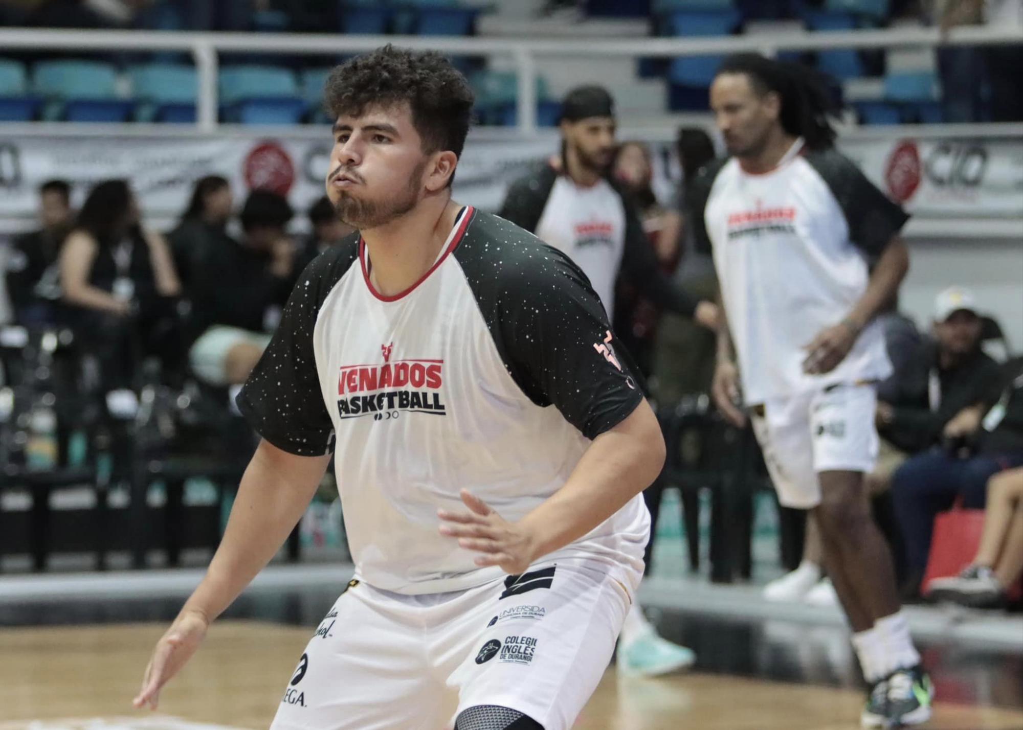 $!Regresa Venados Basketball a casa con debut de Jeff Ledbetter