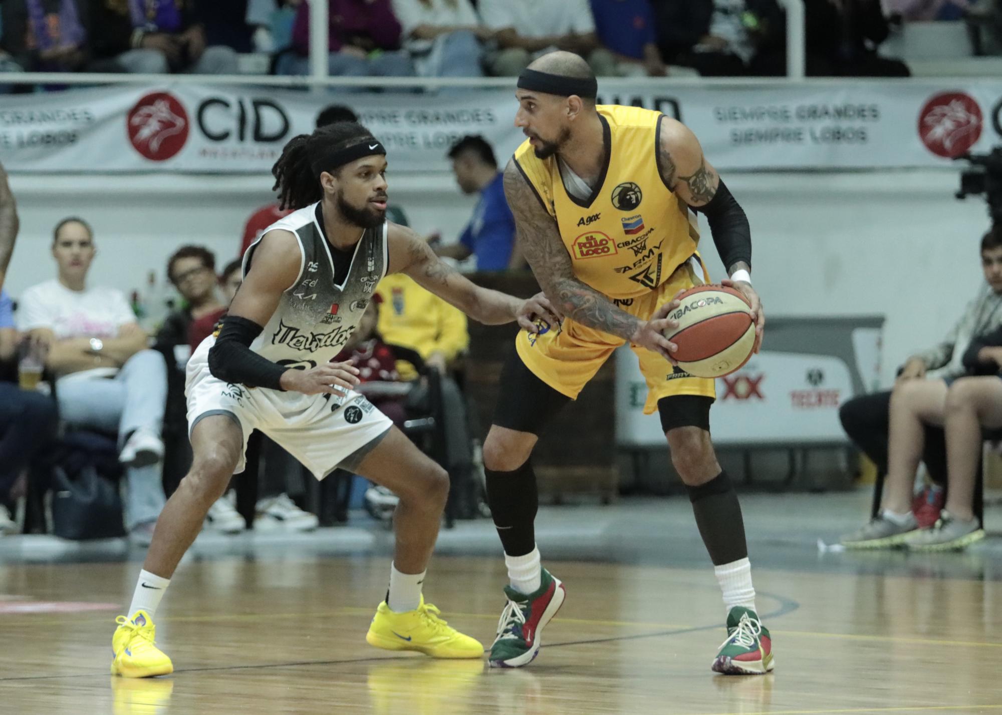 $!Barre Venados de Mazatlán a Frayles de Guasave en el puerto