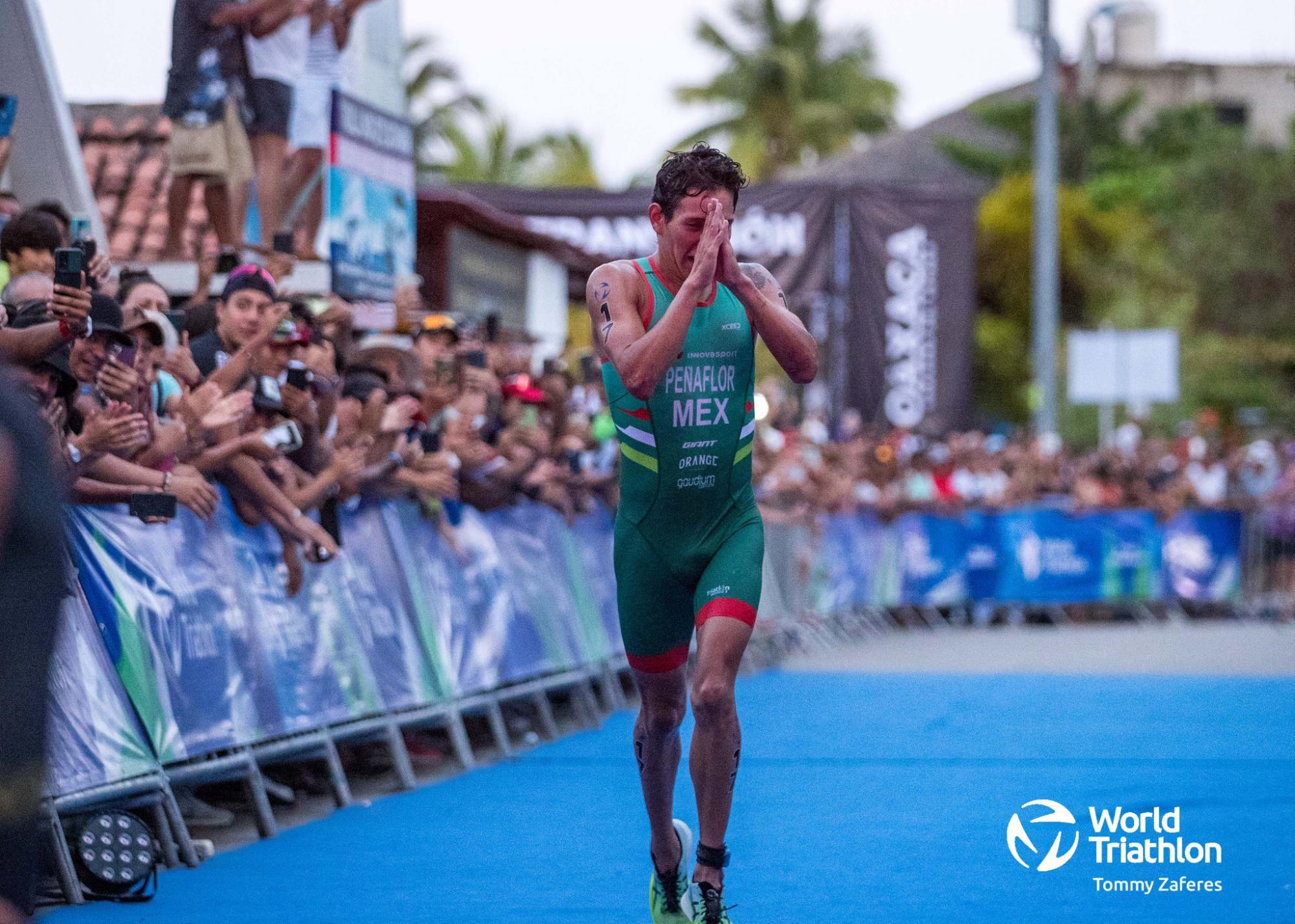 $!Triatletas mexicanos dominan Copa Mundial de Triatlón Huatulco